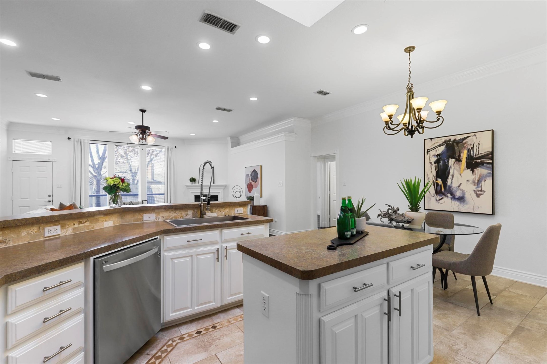 6841 Beverly Glen Drive