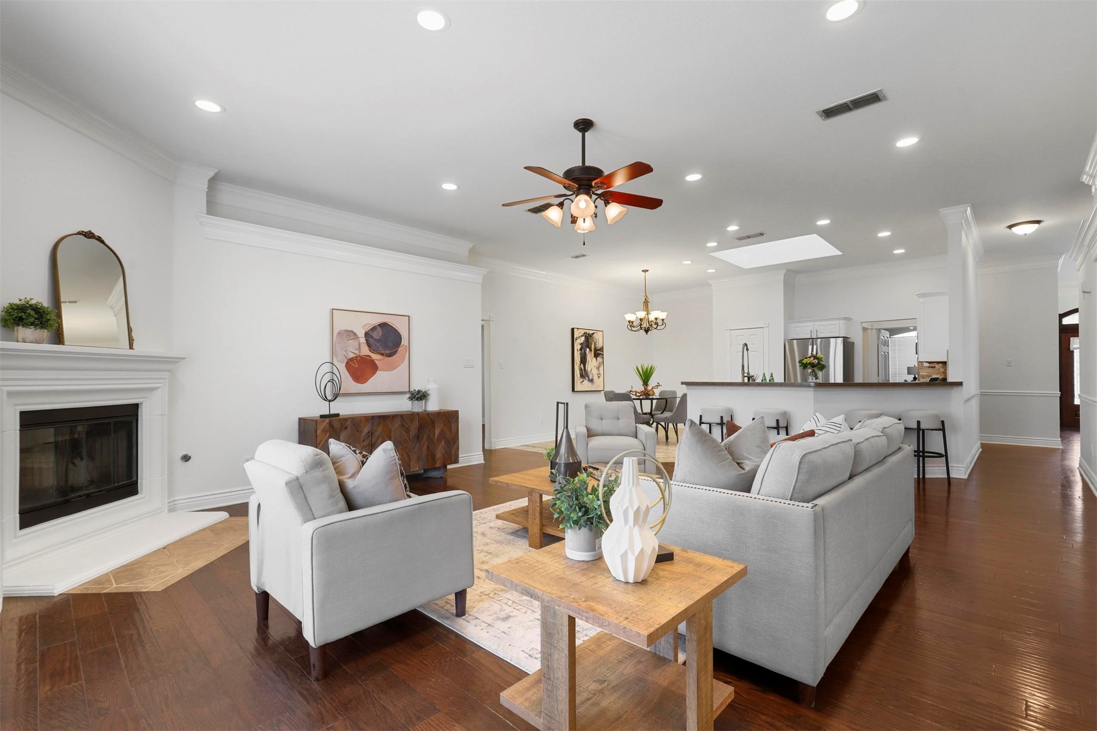 6841 Beverly Glen Drive