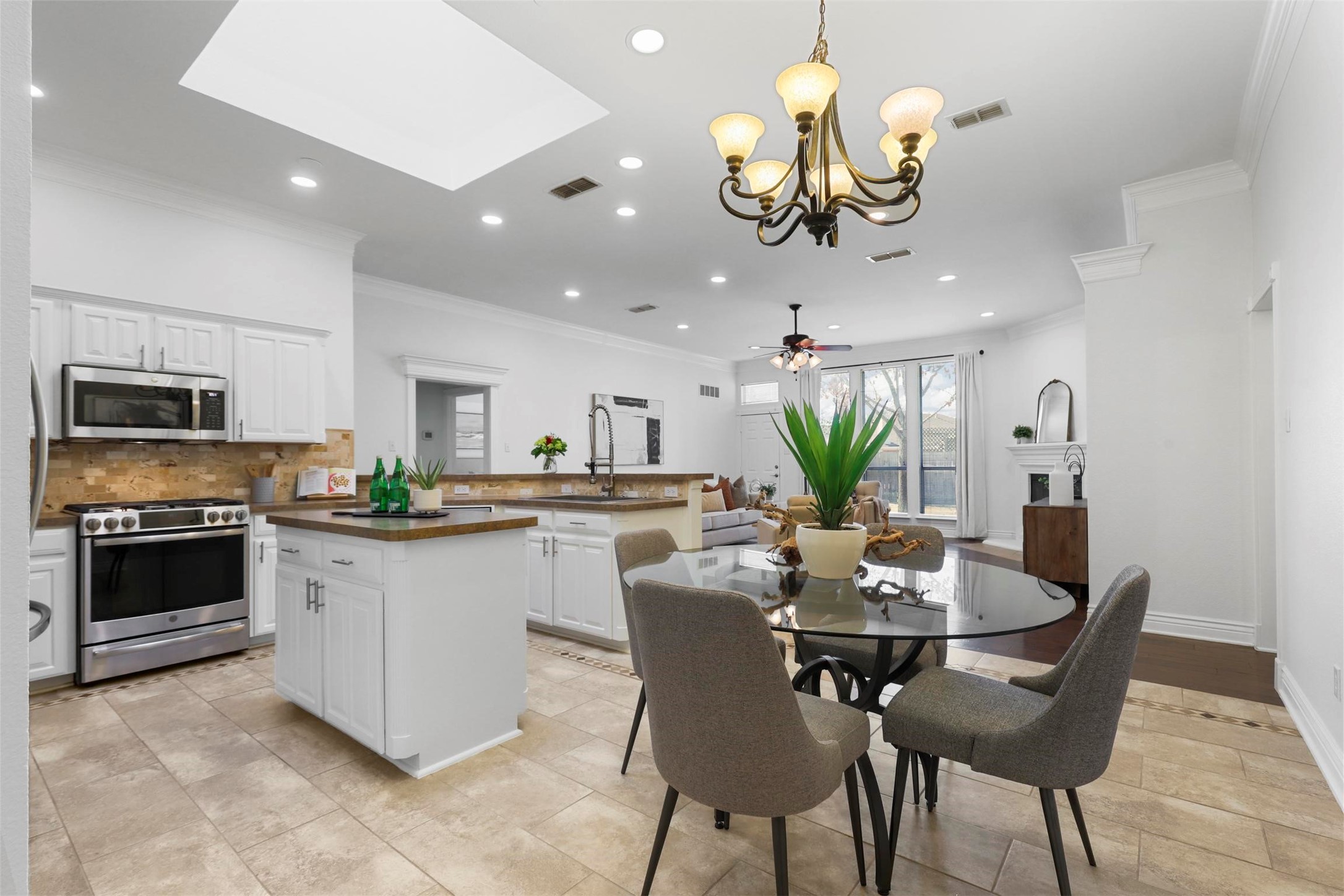 6841 Beverly Glen Drive