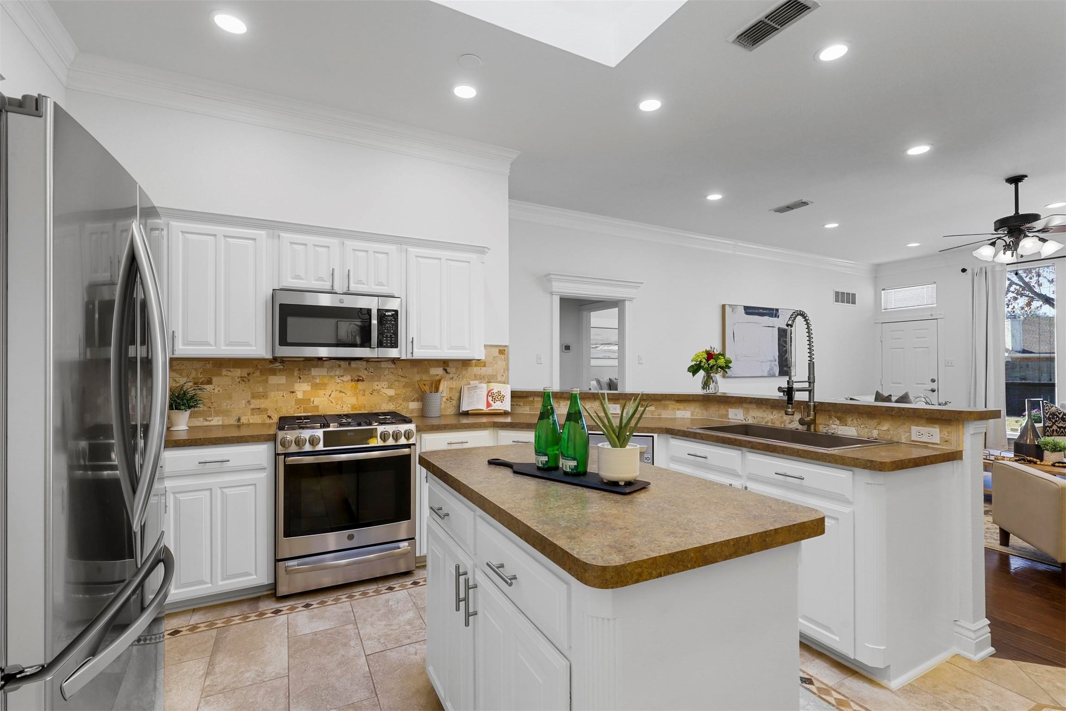 6841 Beverly Glen Drive