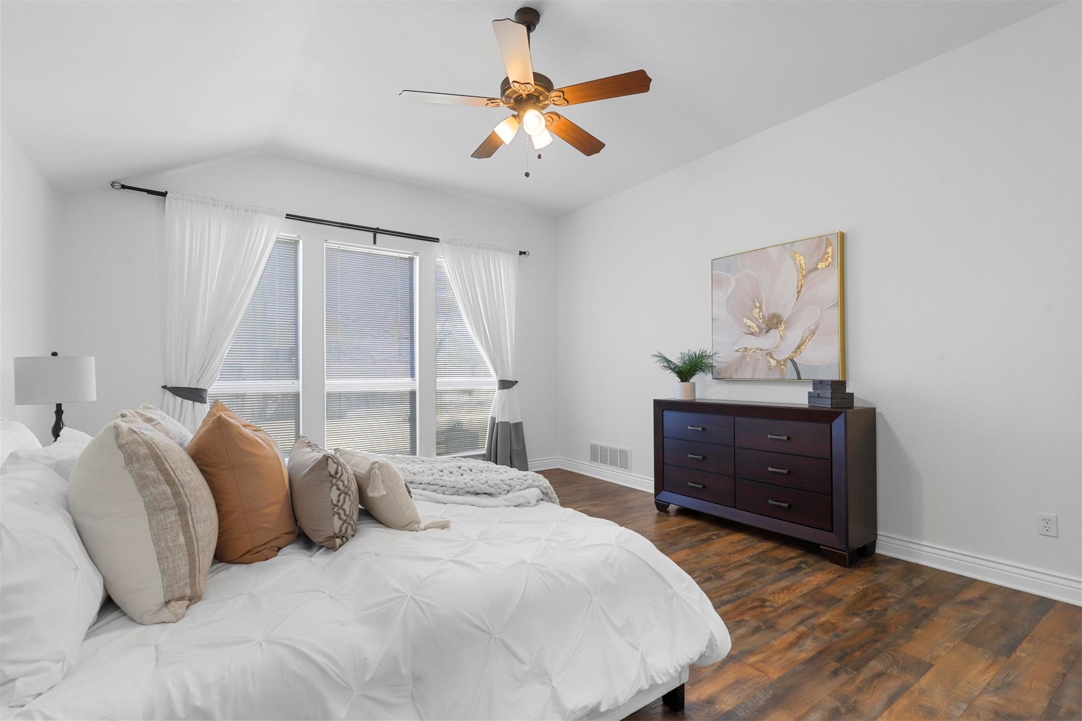 6841 Beverly Glen Drive