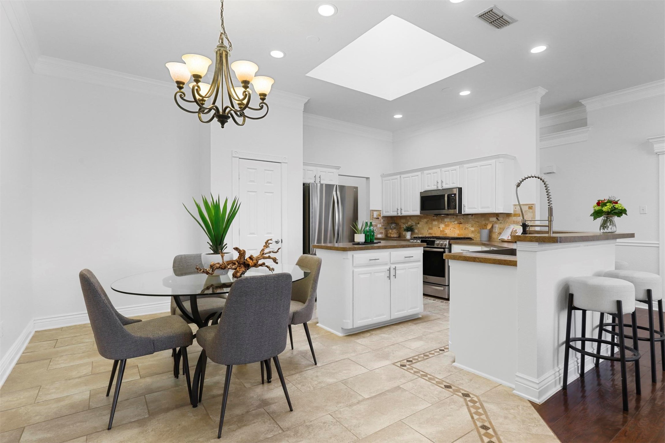 6841 Beverly Glen Drive