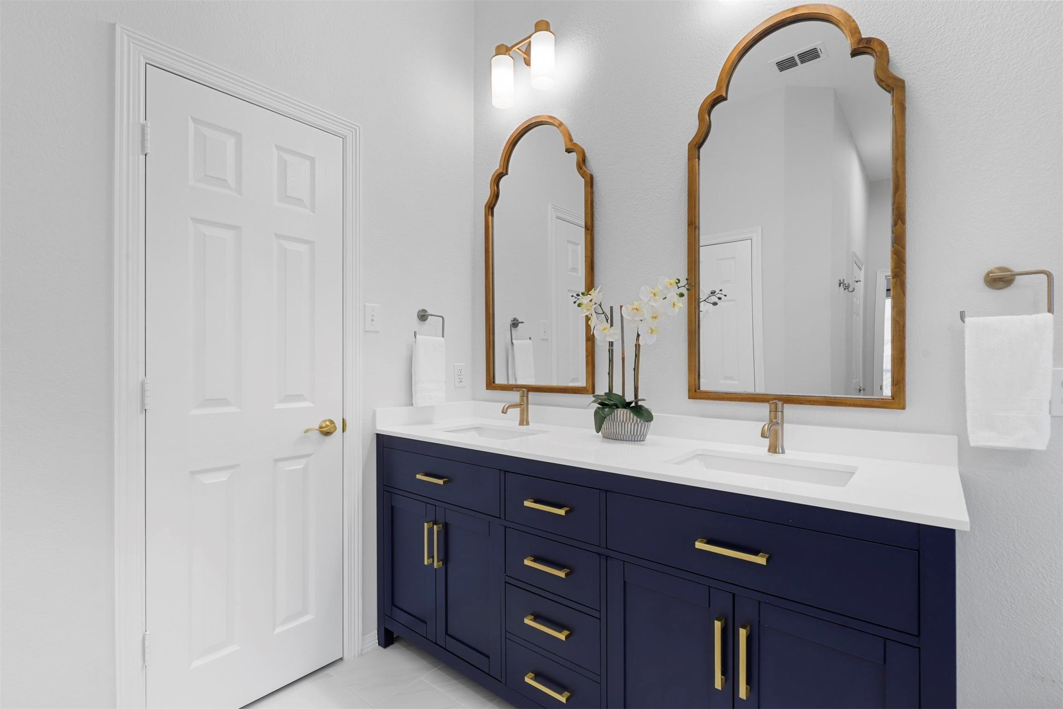 6841 Beverly Glen Drive