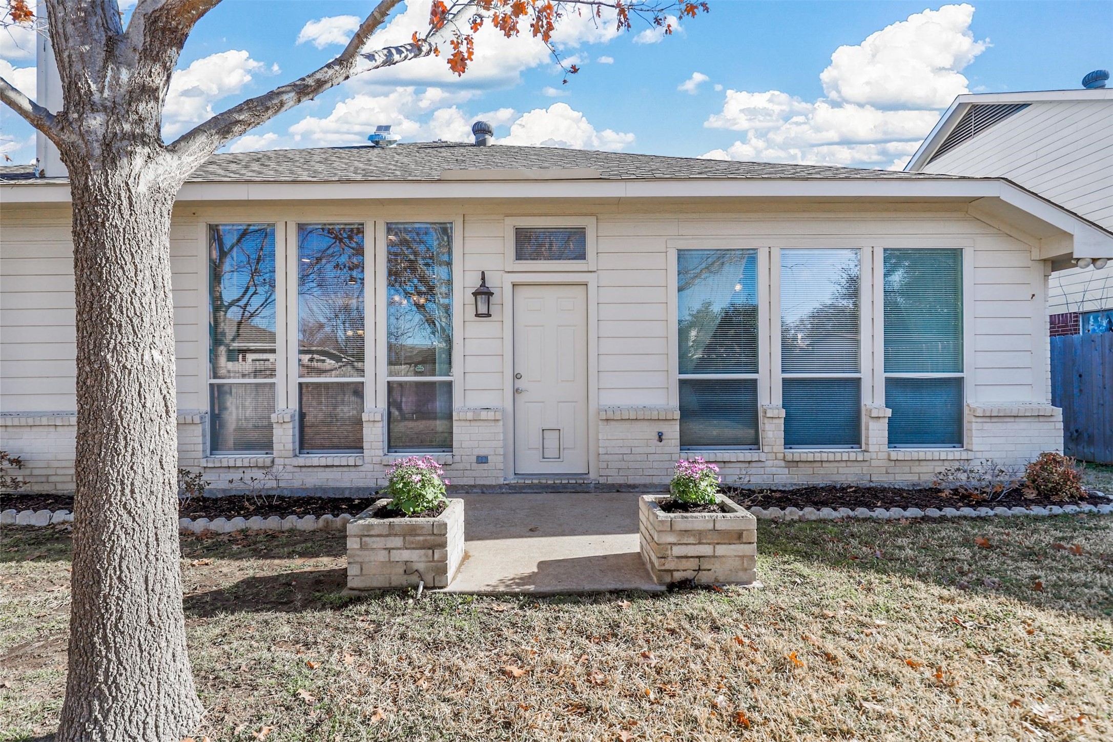 6841 Beverly Glen Drive