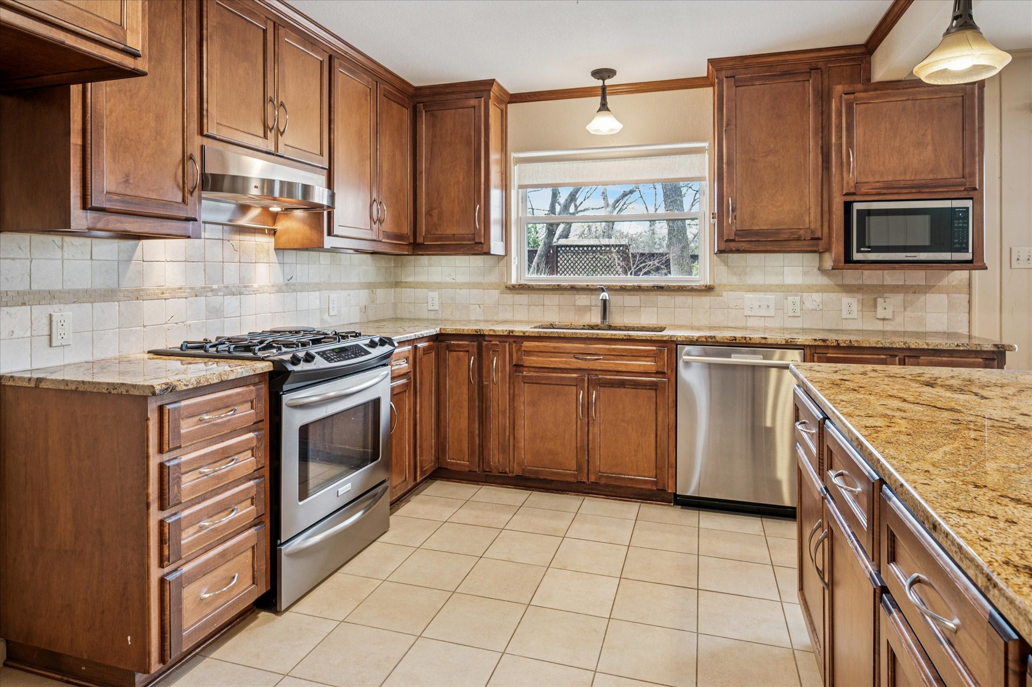 1112 Sherwood Drive