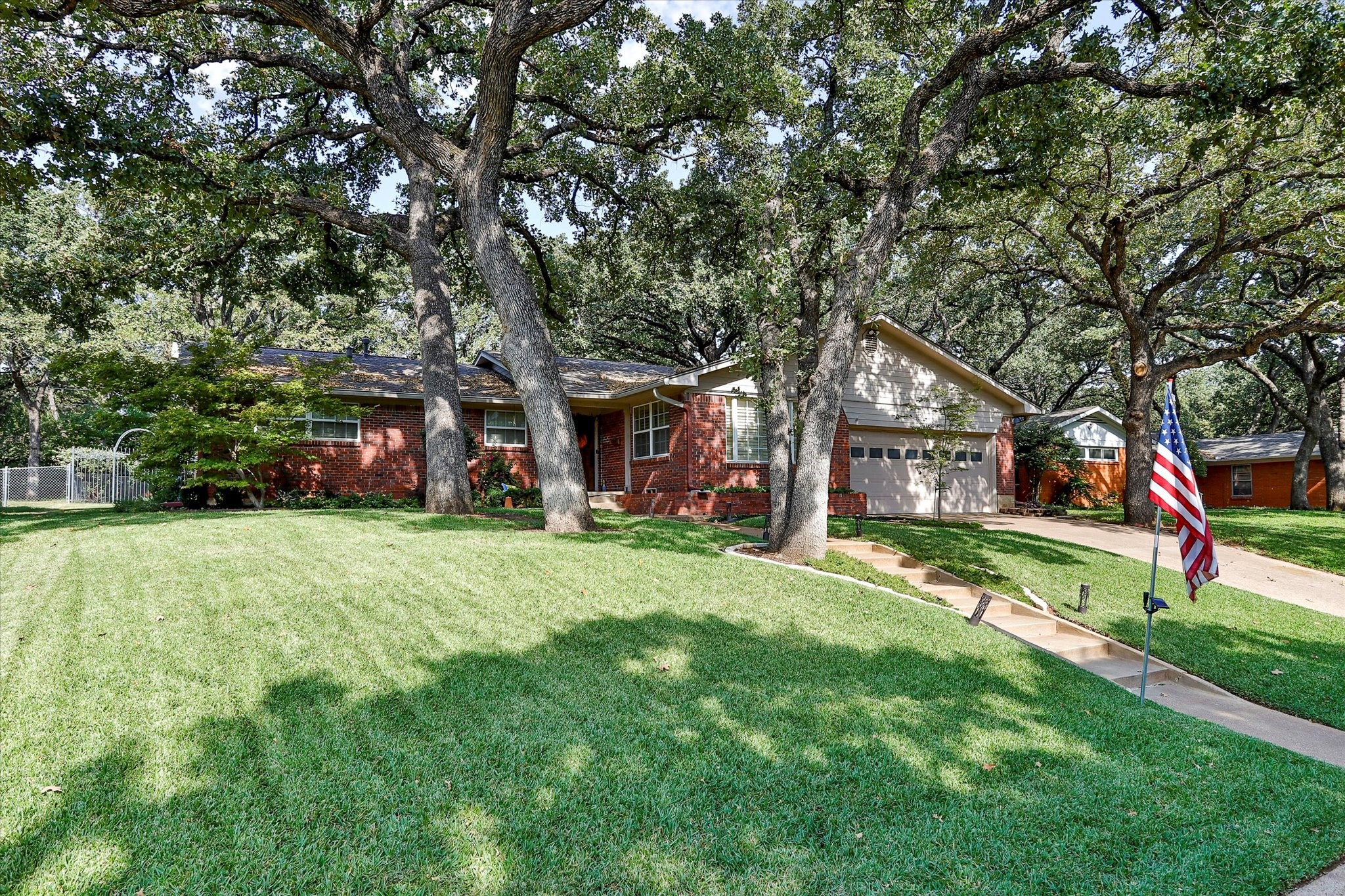 1112 Sherwood Drive