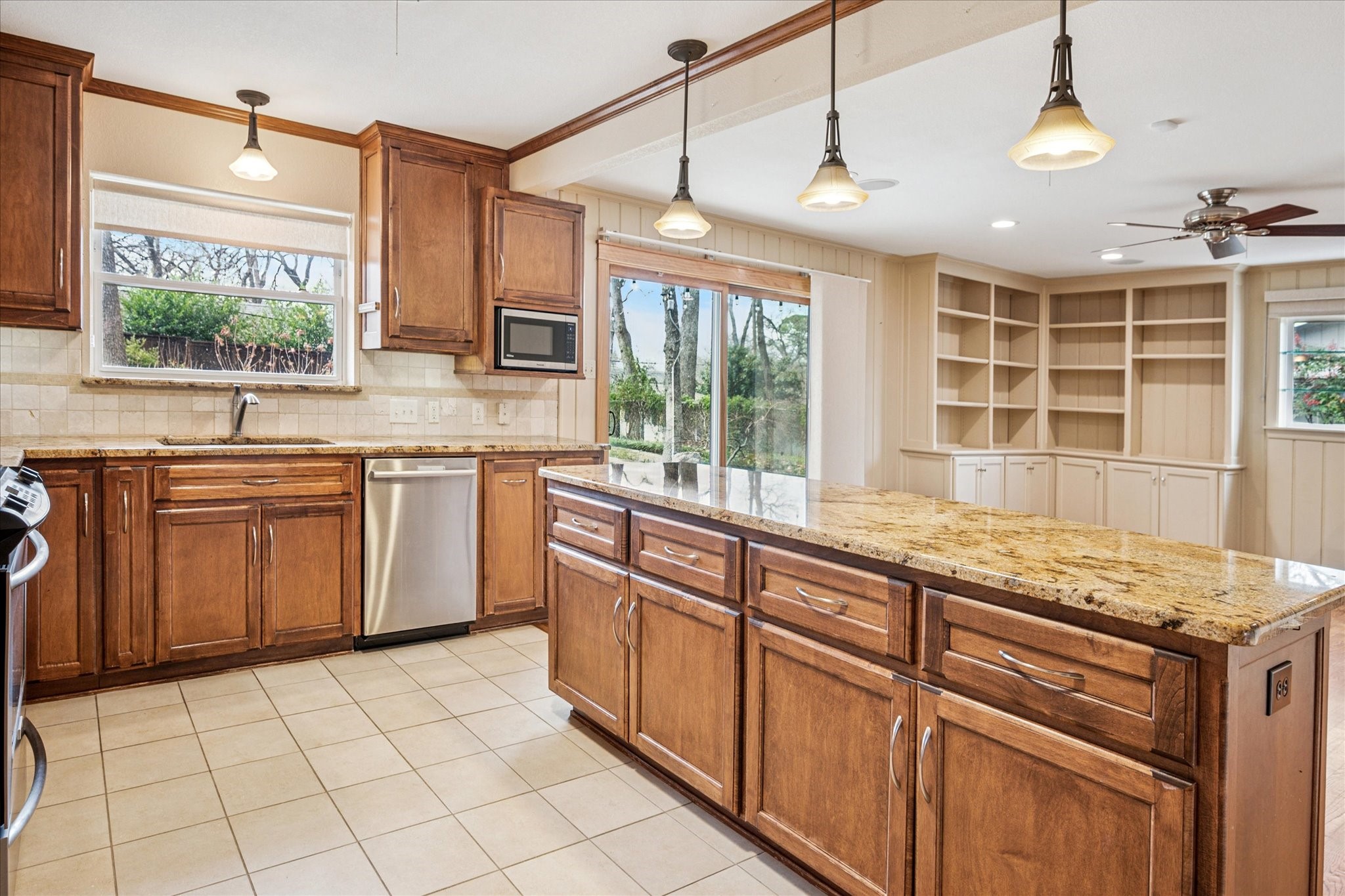 1112 Sherwood Drive