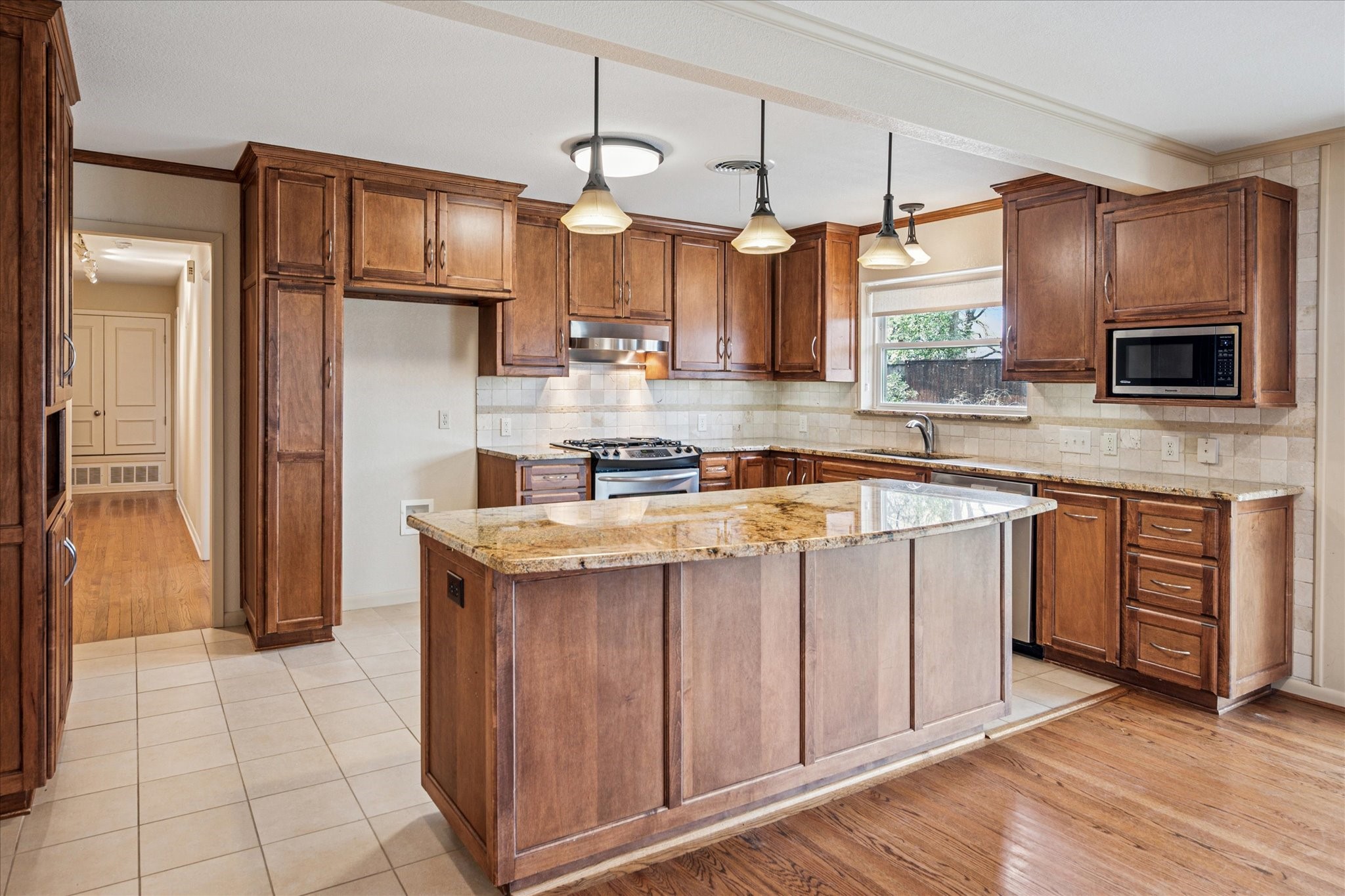 1112 Sherwood Drive
