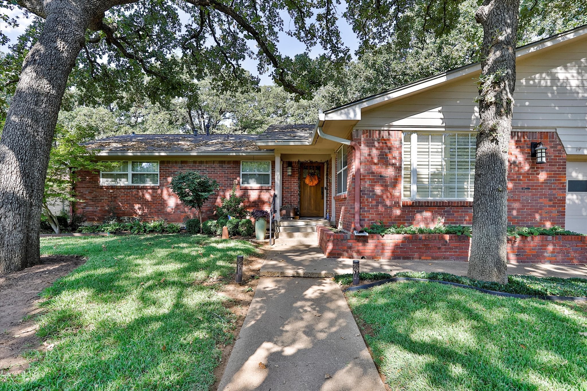 1112 Sherwood Drive