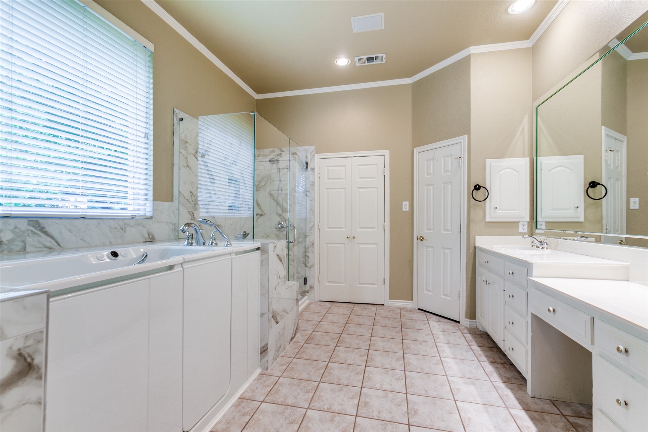 3506 Ash Circle