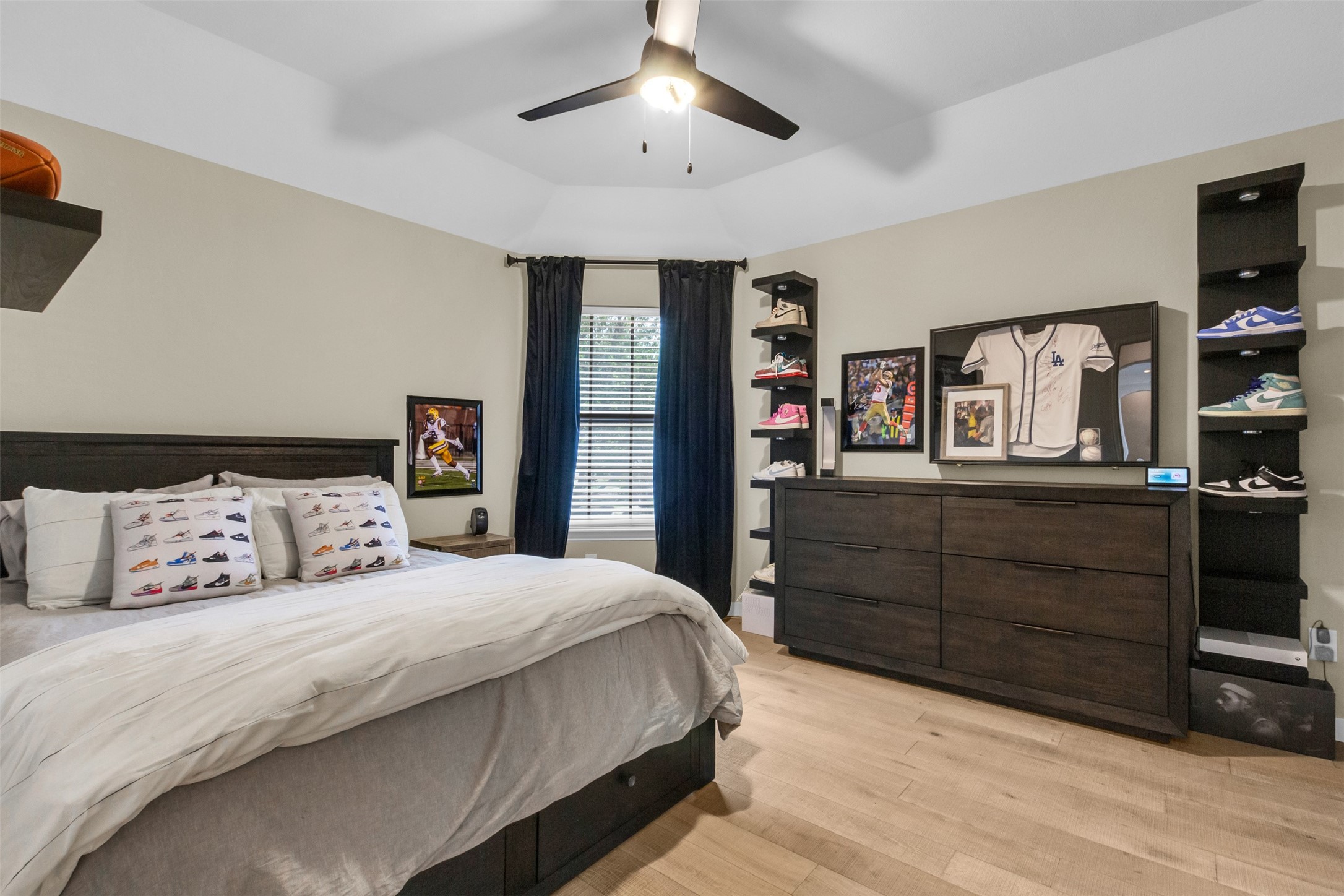 15932 CHRISTOPHER LN