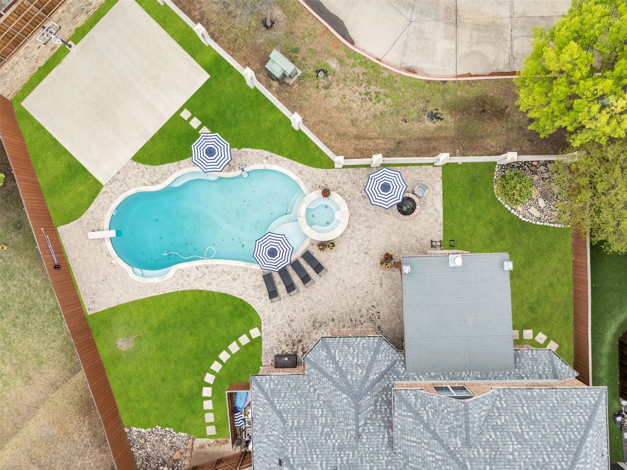 15932 CHRISTOPHER LN