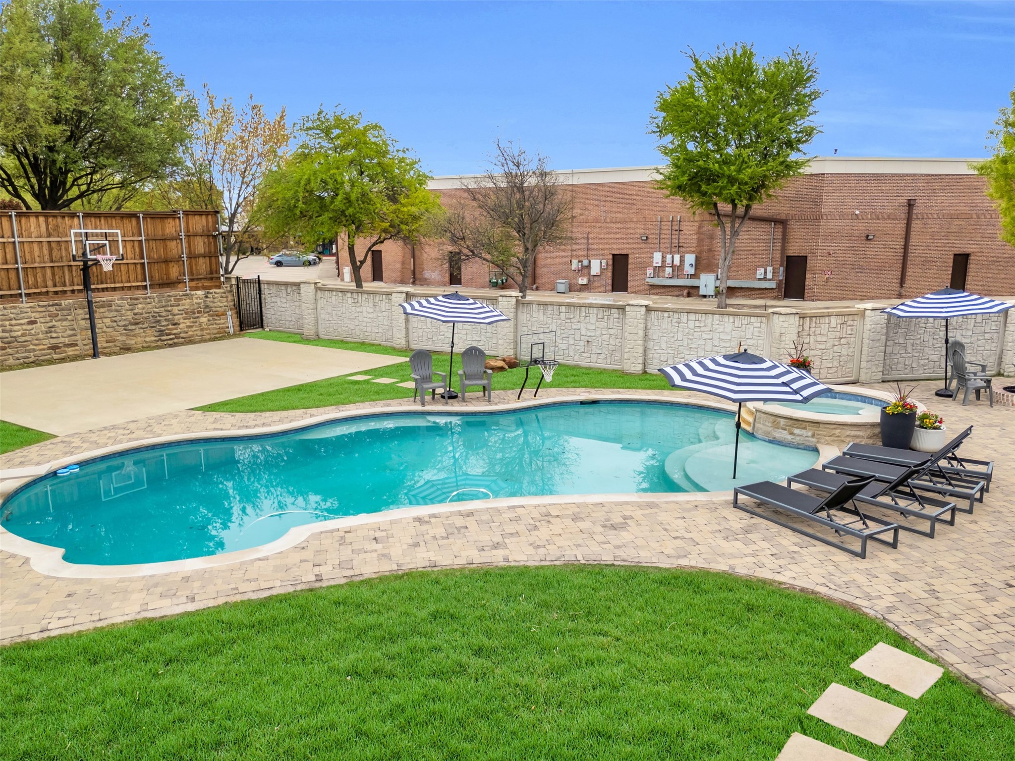 15932 CHRISTOPHER LN