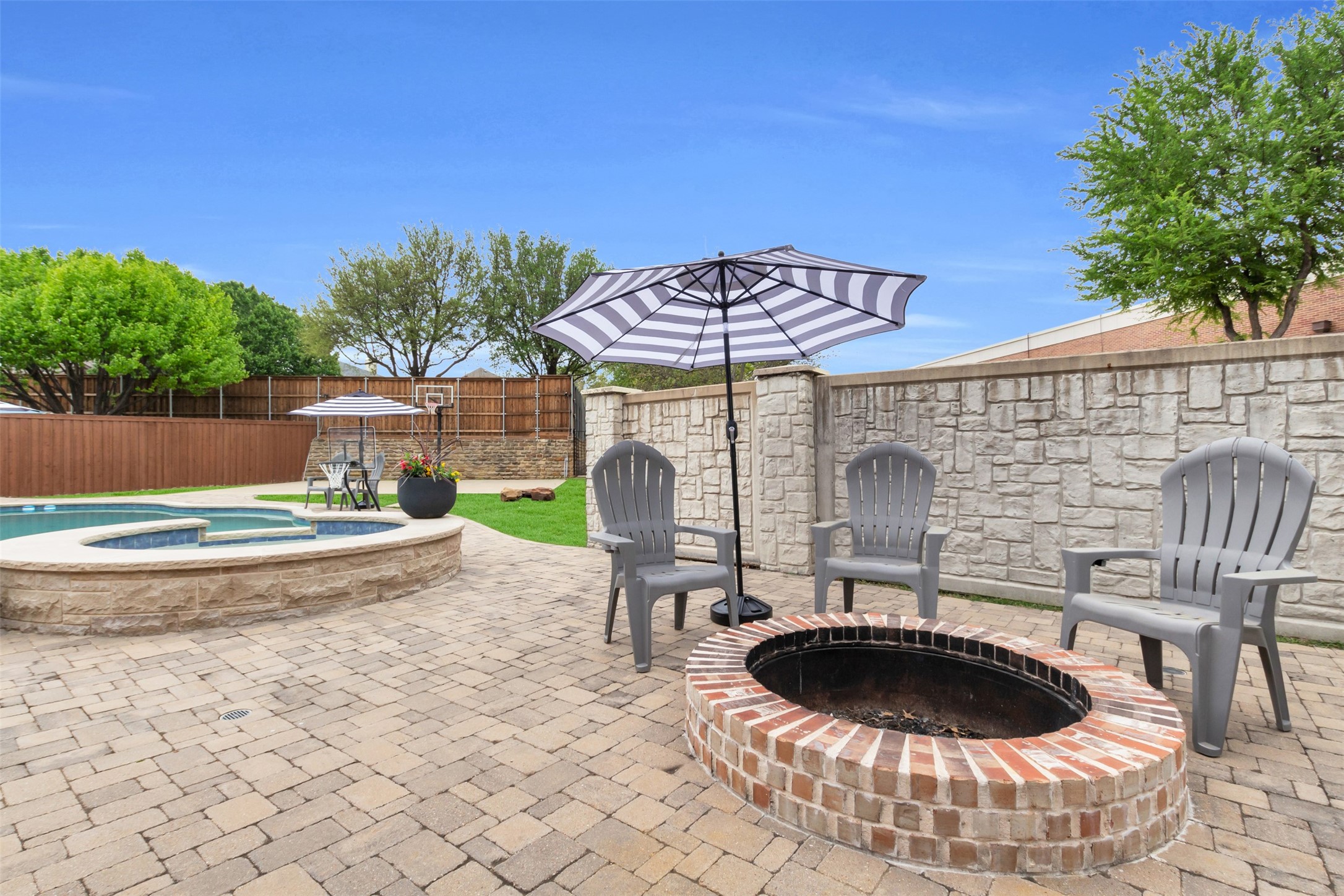 15932 CHRISTOPHER LN