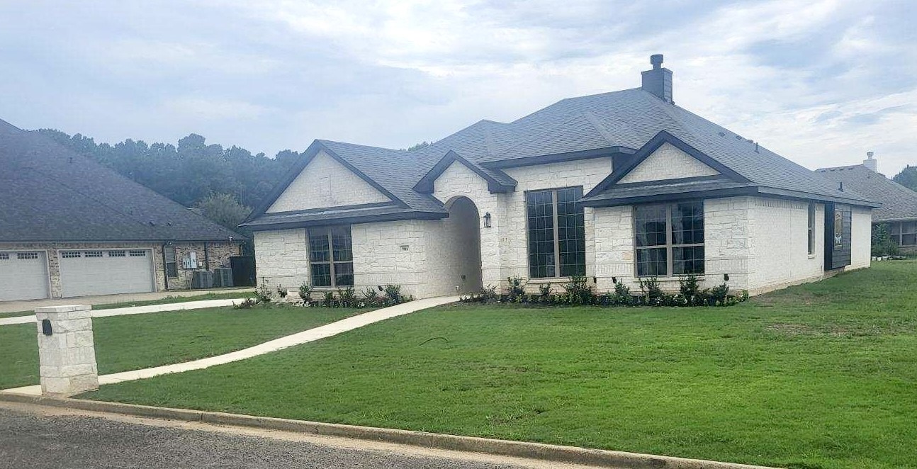 906 Maxine Drive