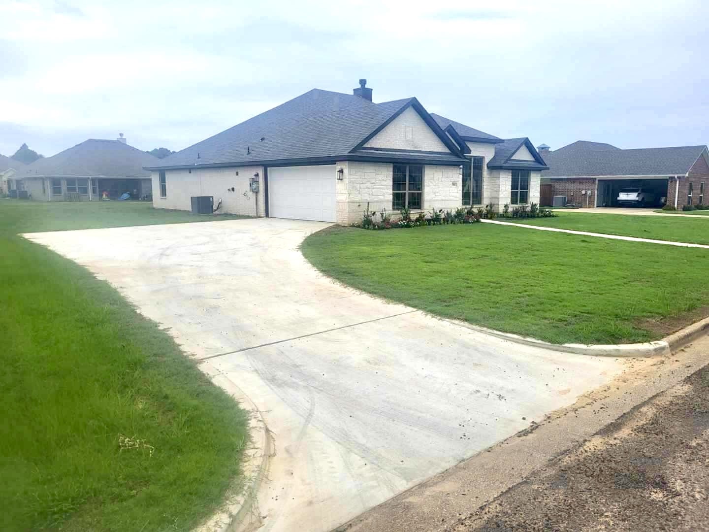 906 Maxine Drive