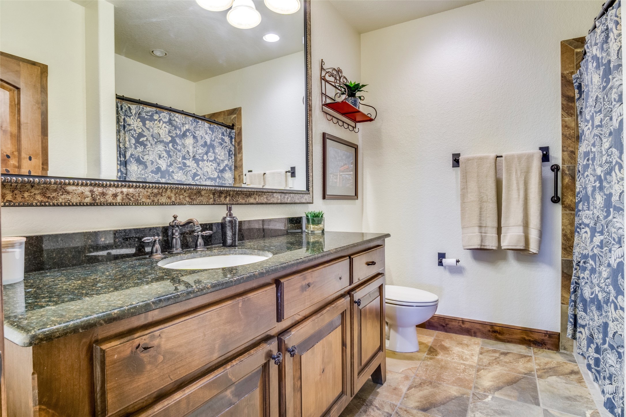 1633 Scenic Drive 201