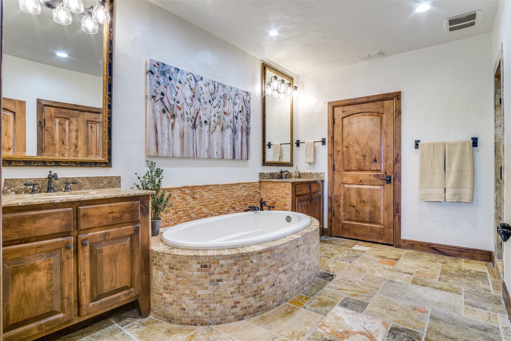 1633 Scenic Drive 201