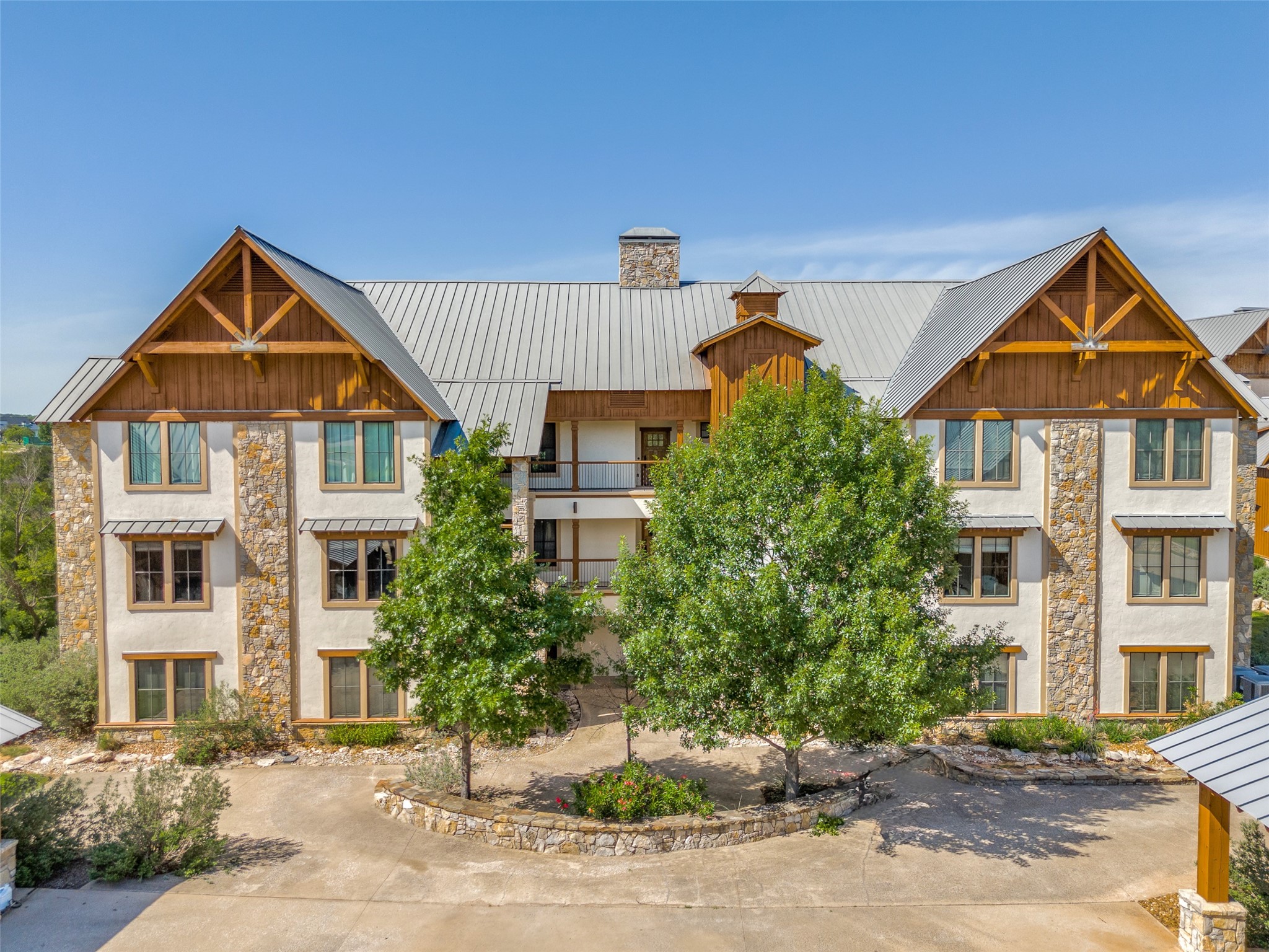 1633 Scenic Drive 201