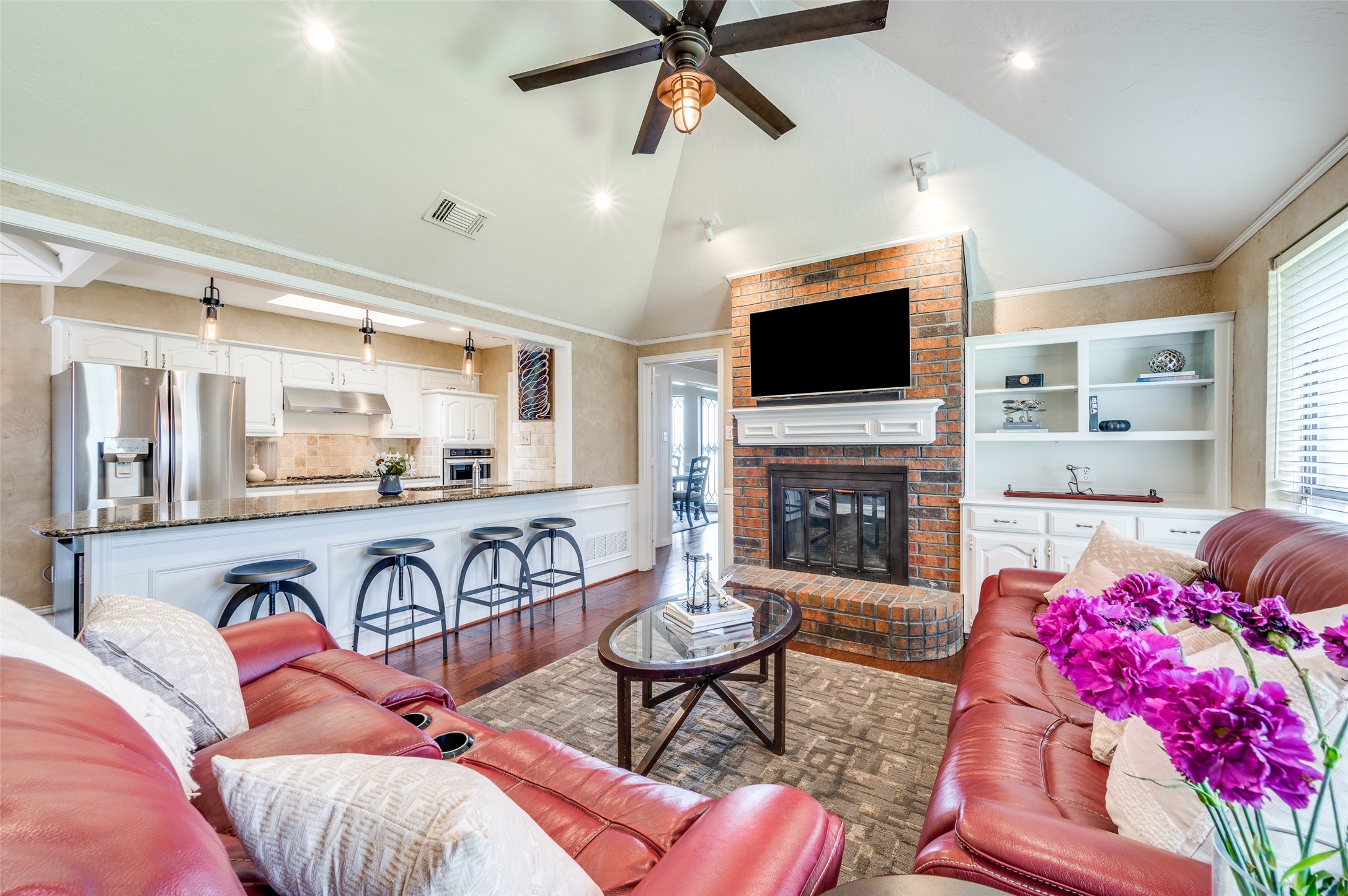 719 Swallow Drive