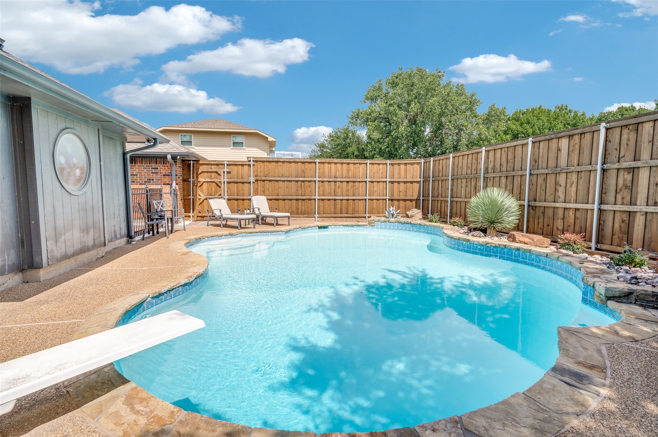 719 Swallow Drive