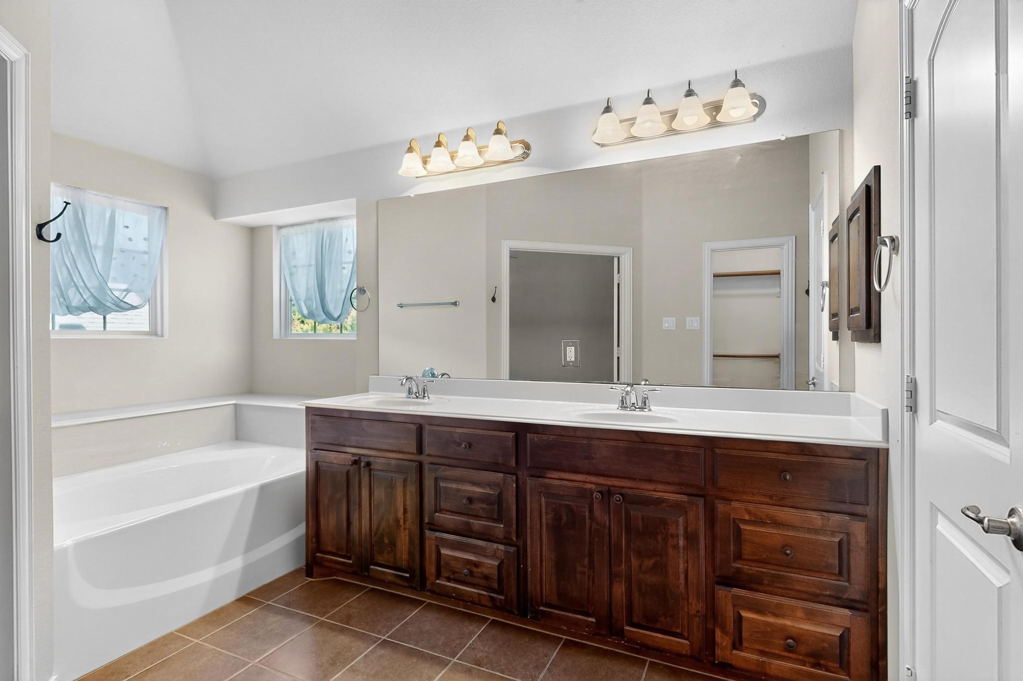 6106 Black Swan Circle