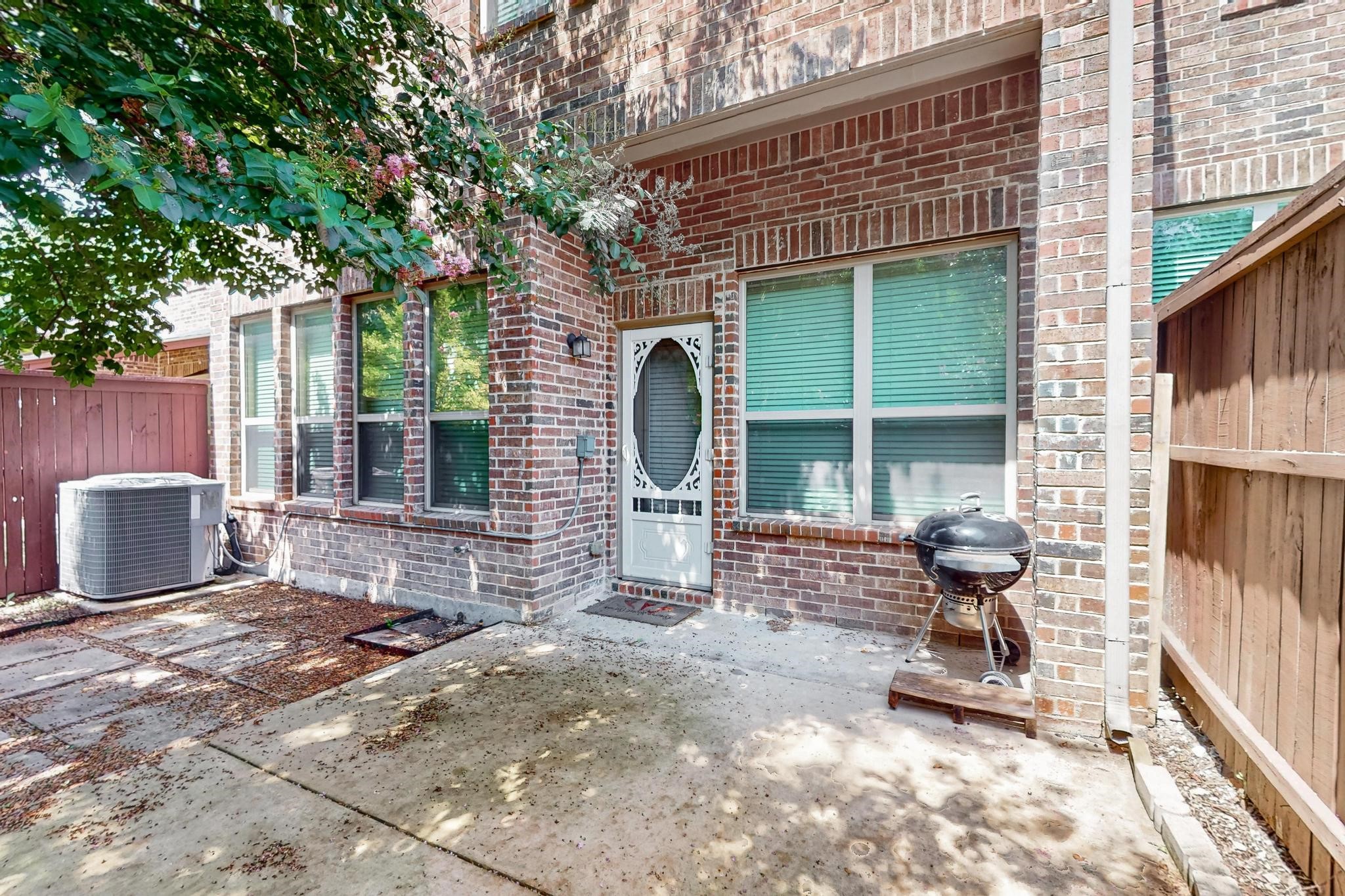 6106 Black Swan Circle