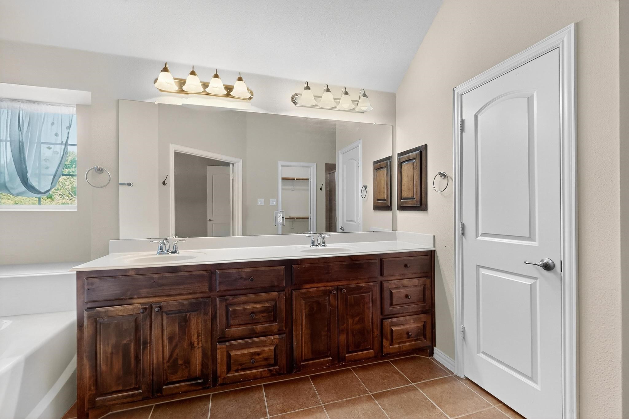 6106 Black Swan Circle