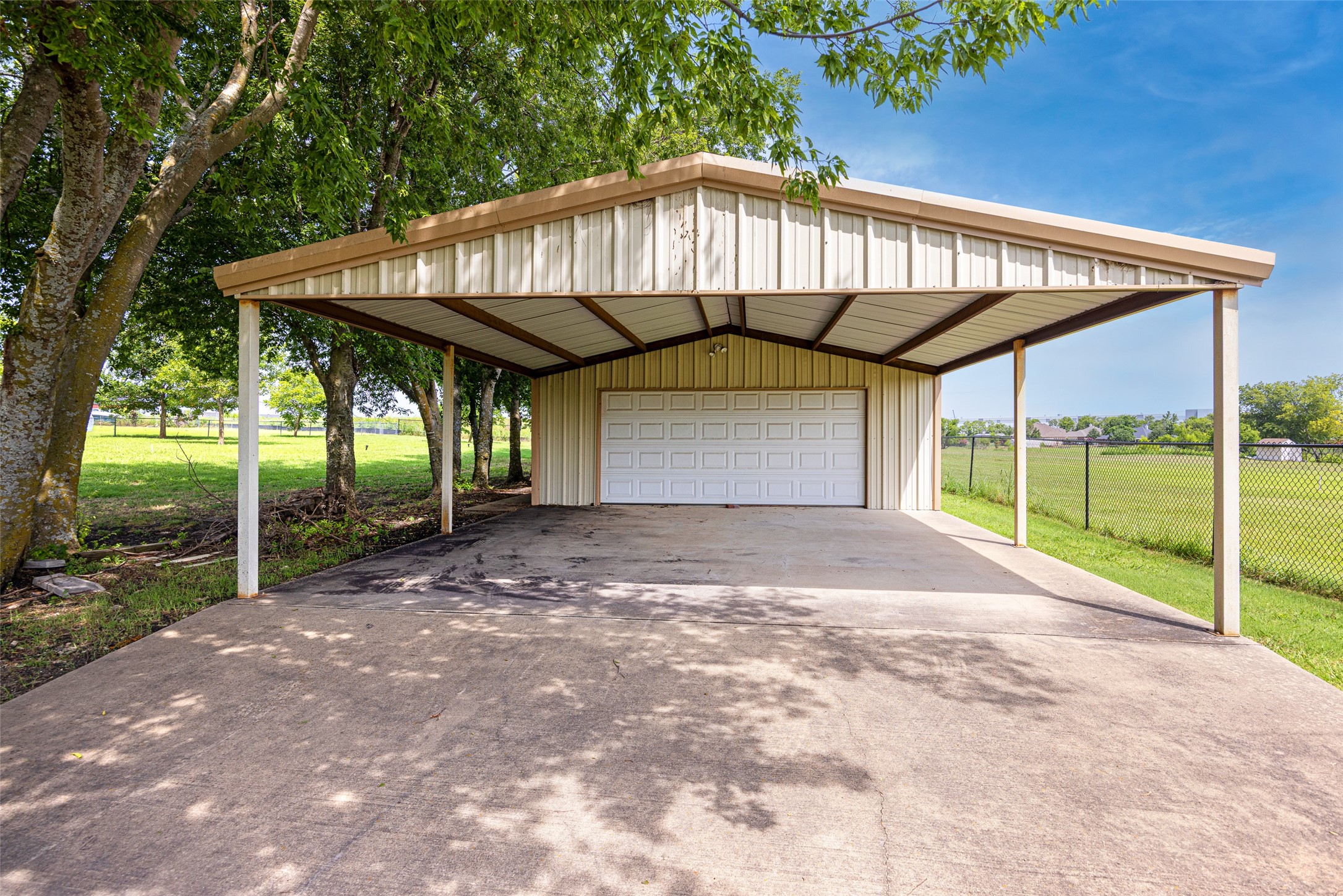 16088 Prairie Meadow