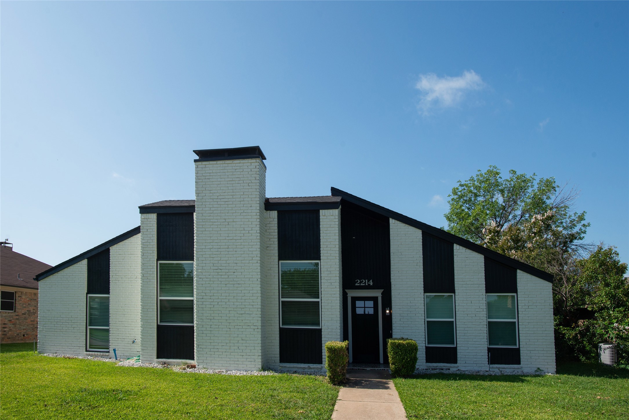 2214 Roundrock Drive