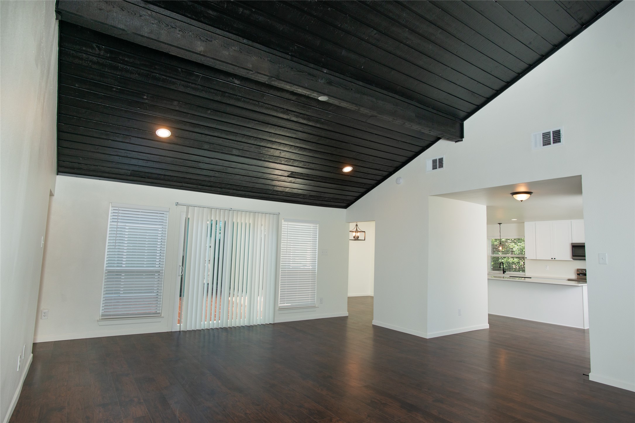 2214 Roundrock Drive