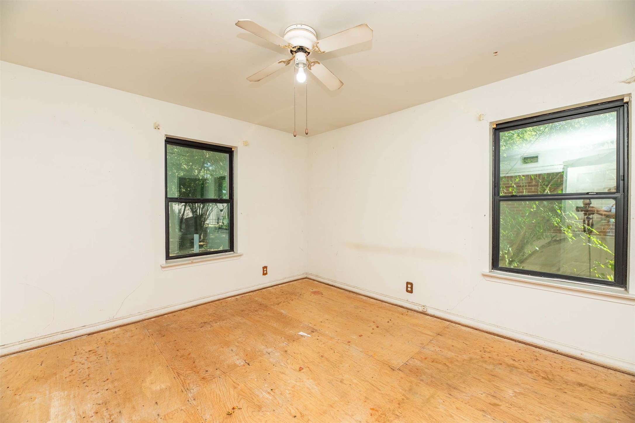 305 S 1st Street