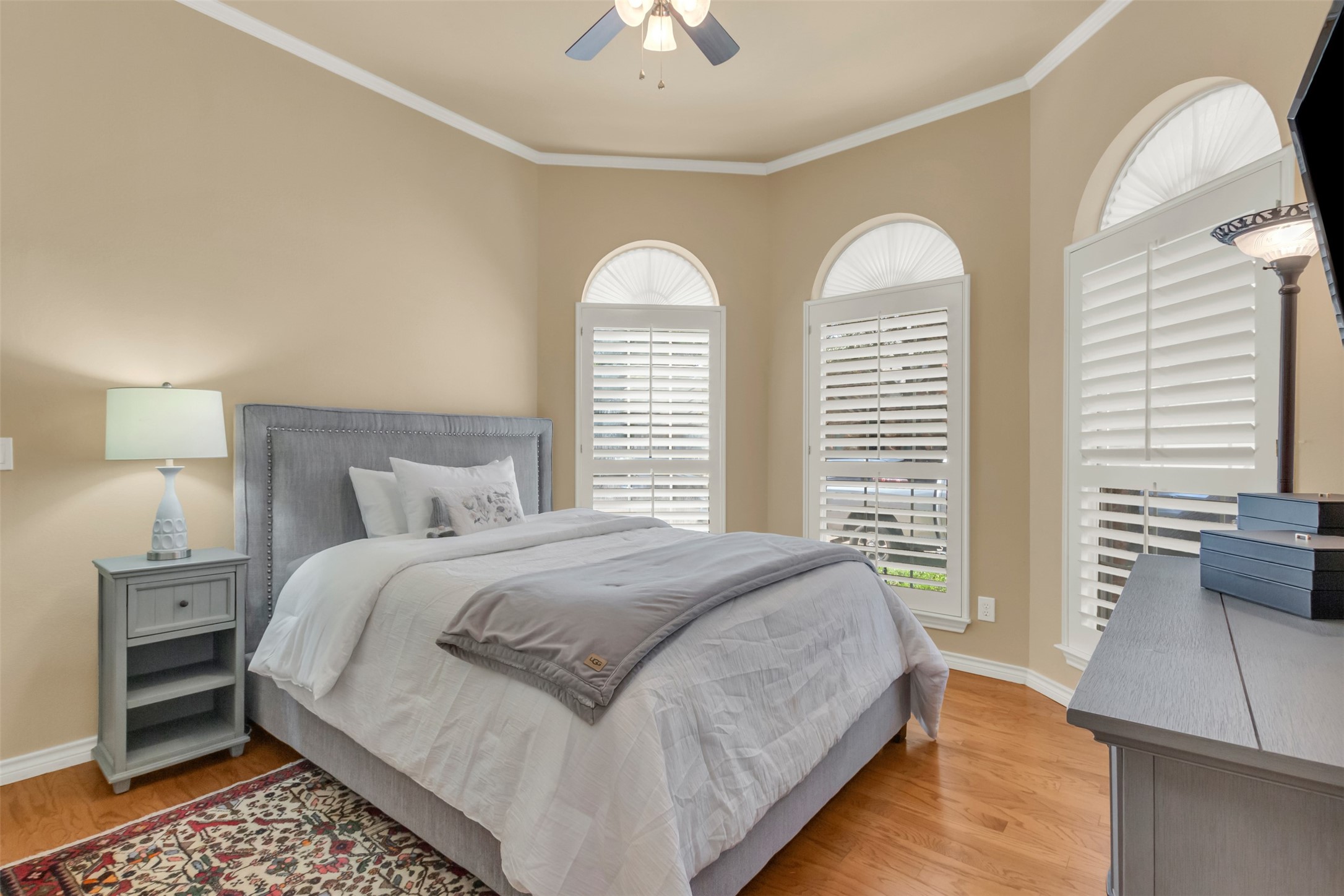 5907 La Cumbre Drive