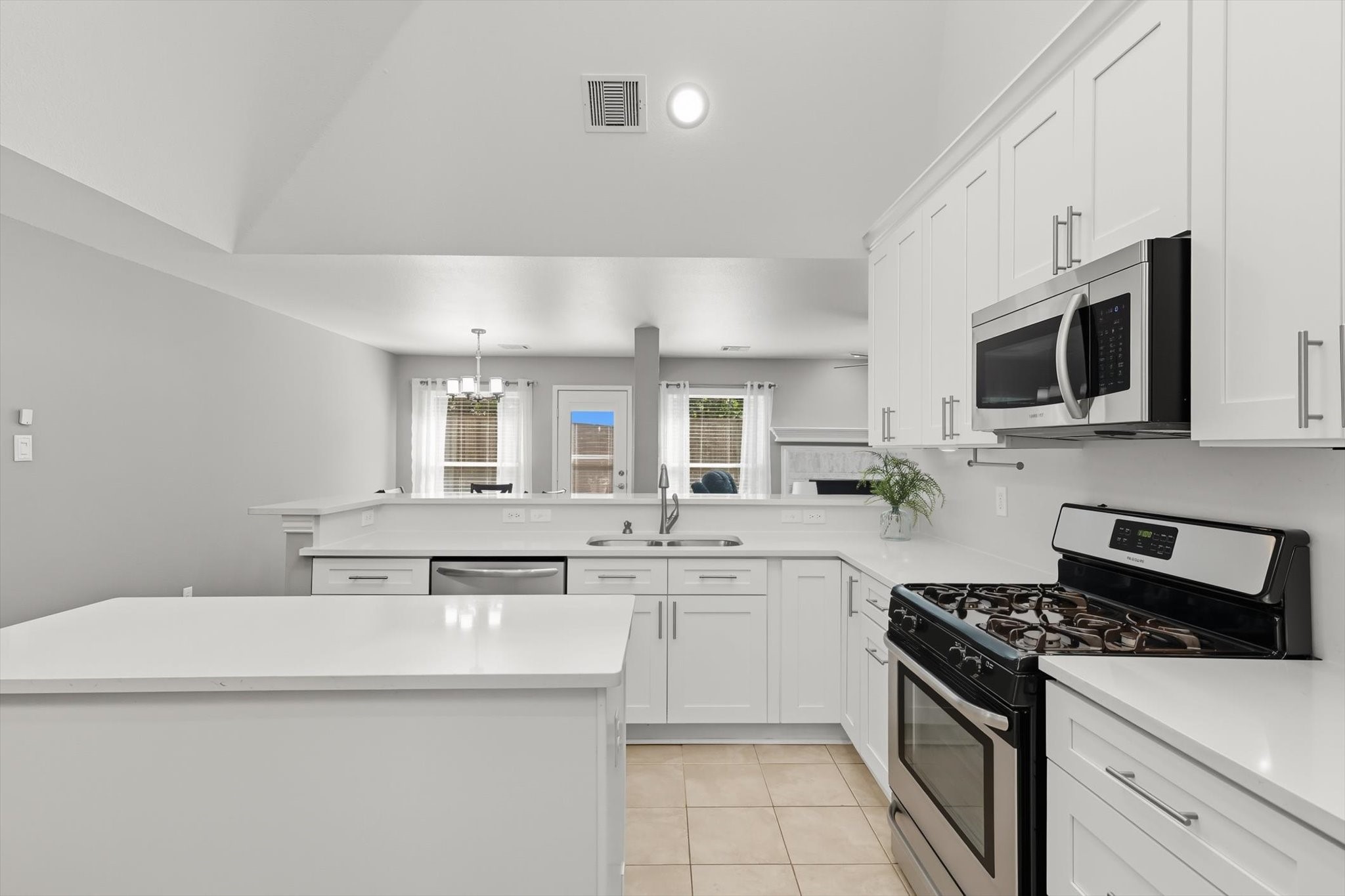 2216 Lilac Circle