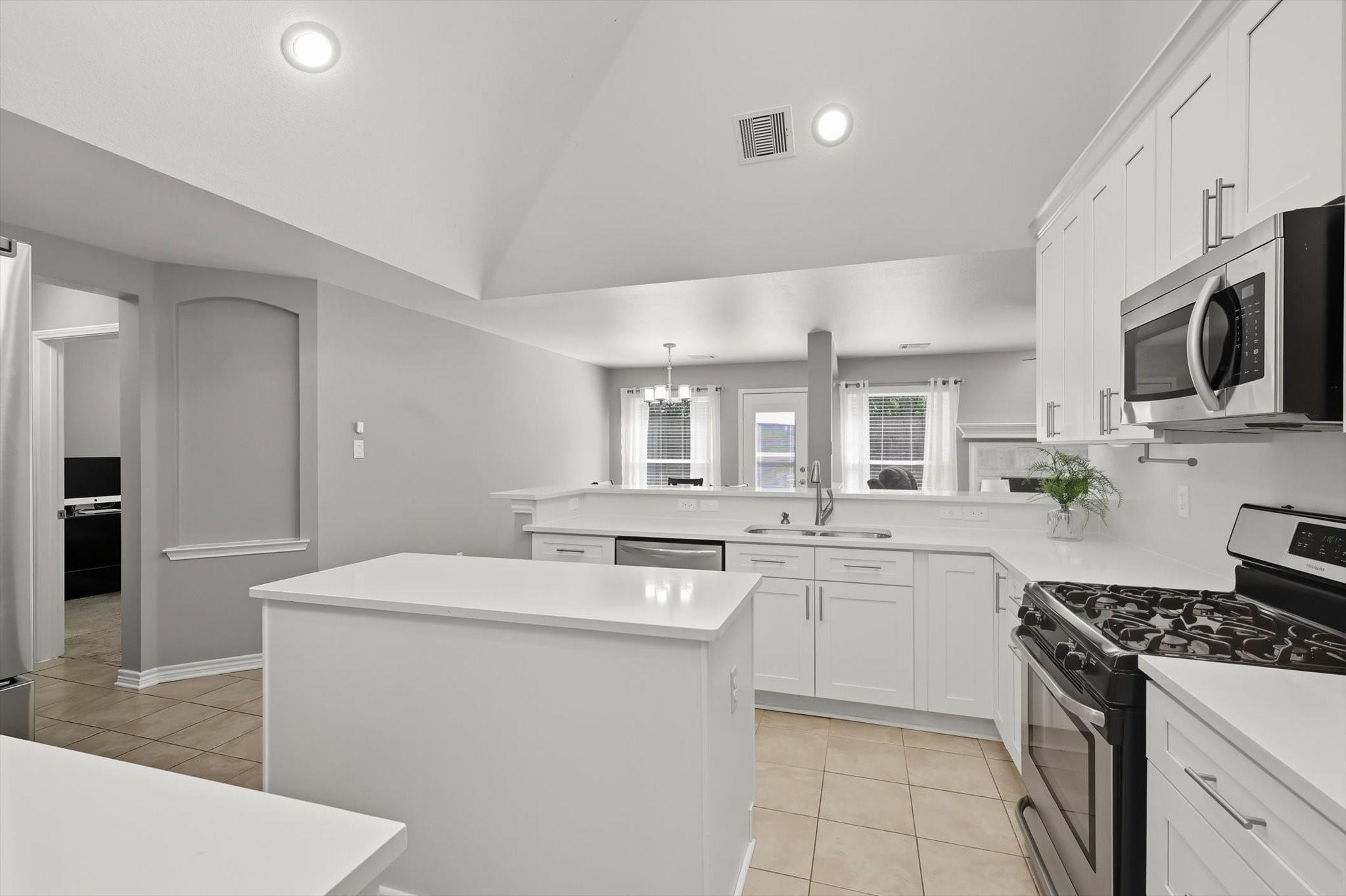 2216 Lilac Circle