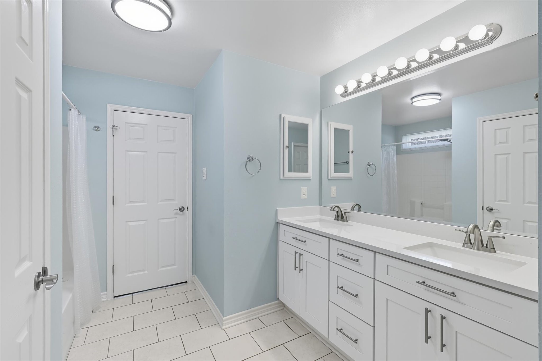 2216 Lilac Circle