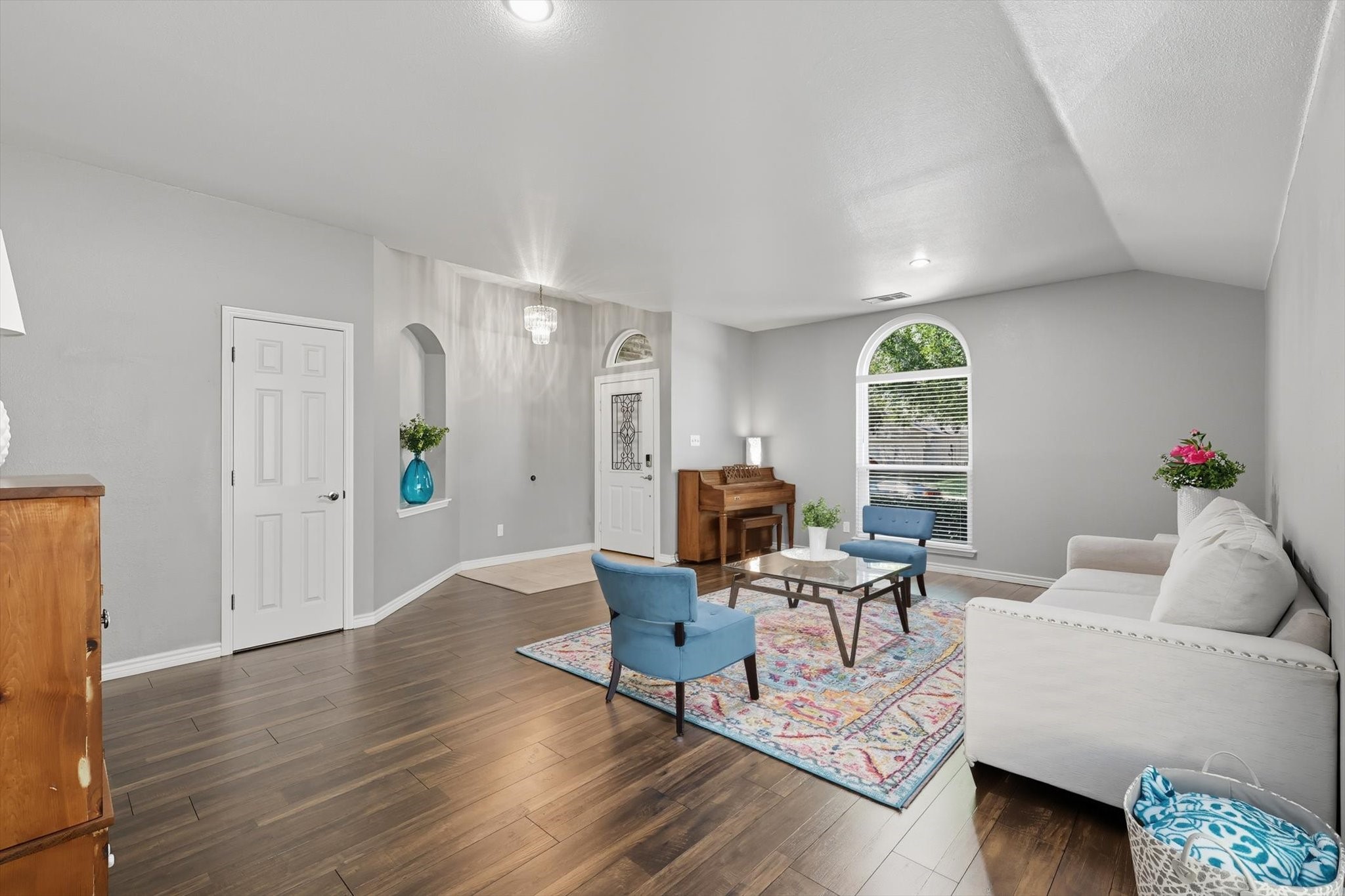2216 Lilac Circle