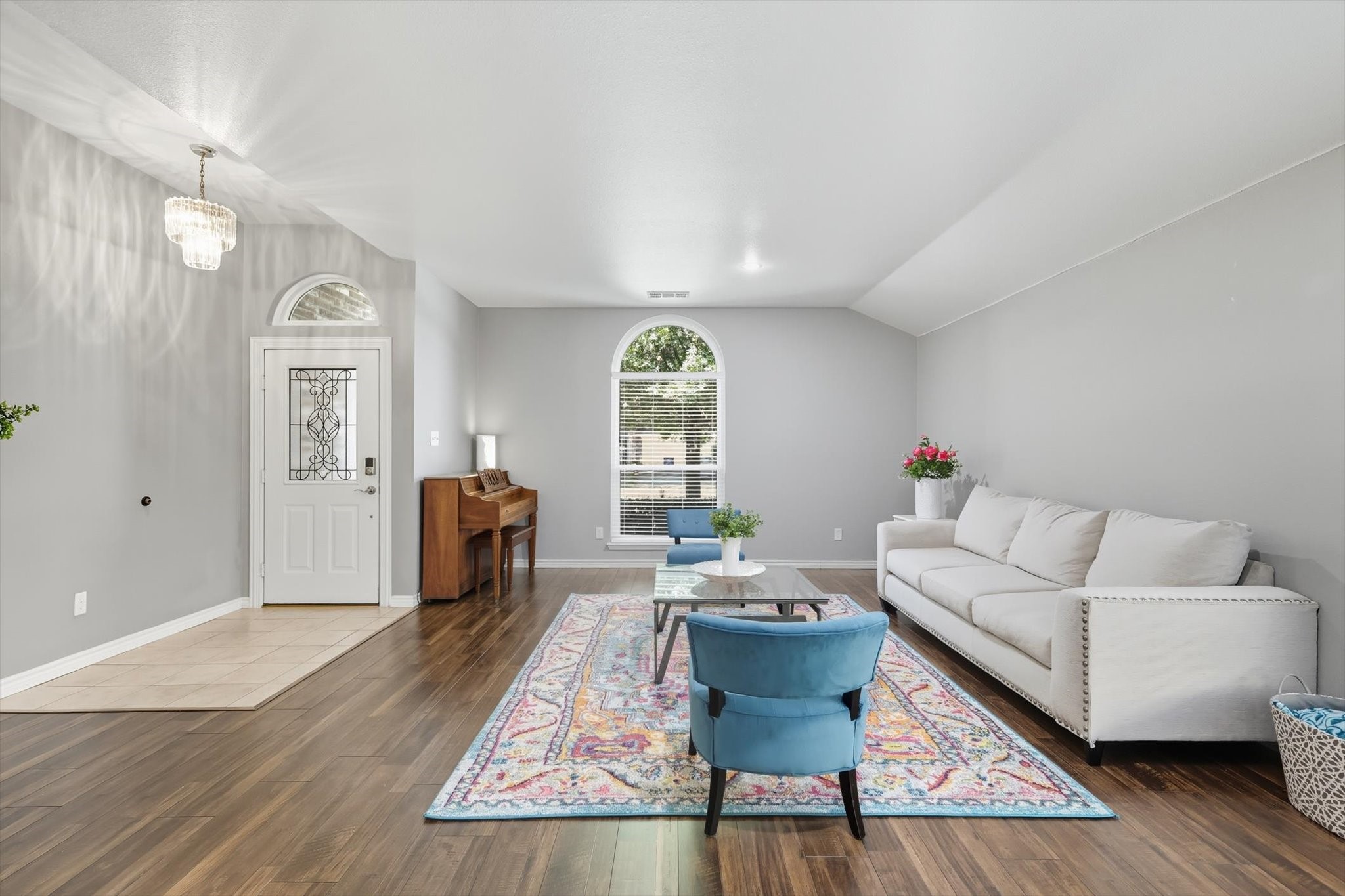 2216 Lilac Circle