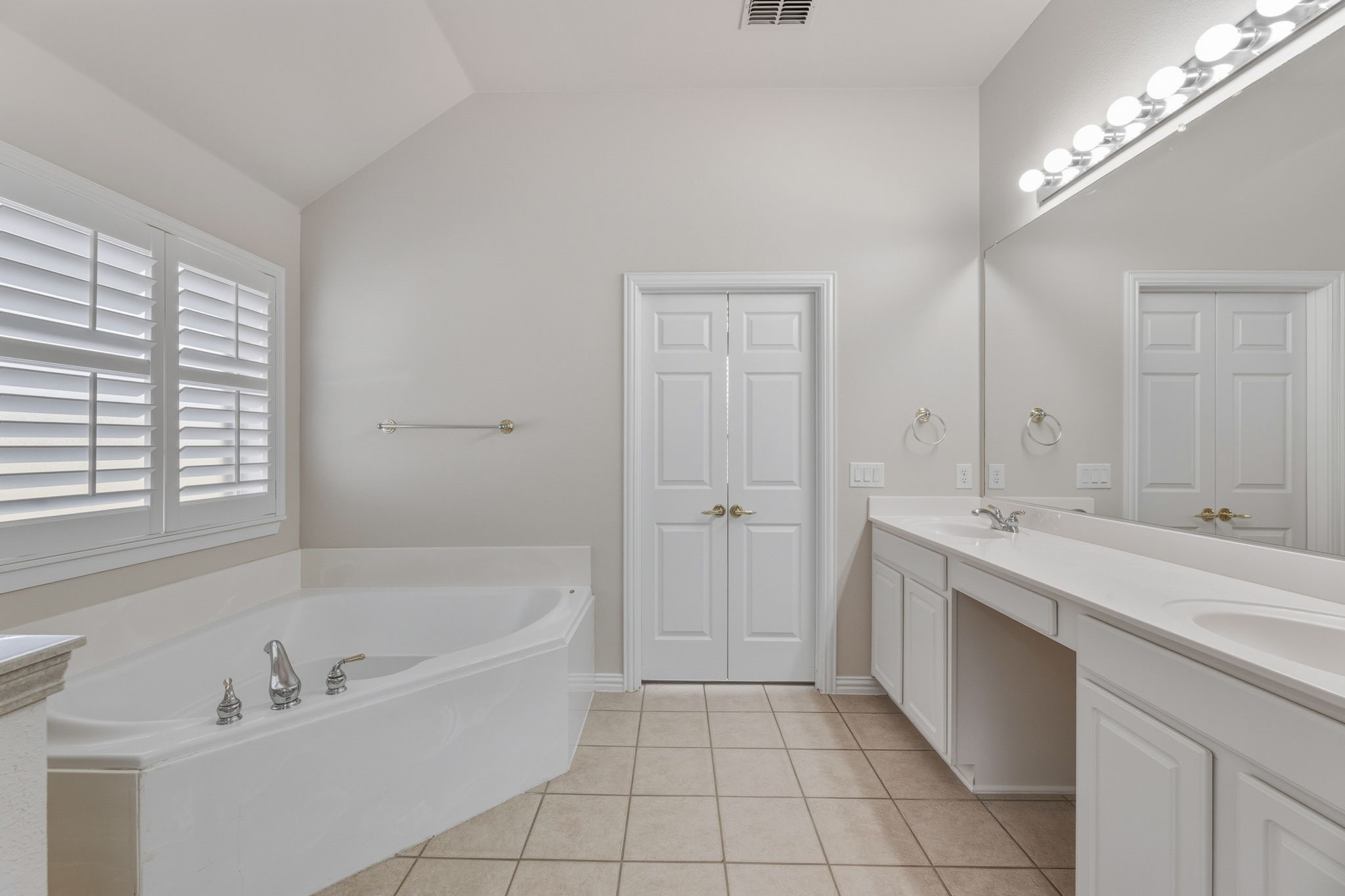 932 Winged Foot Drive