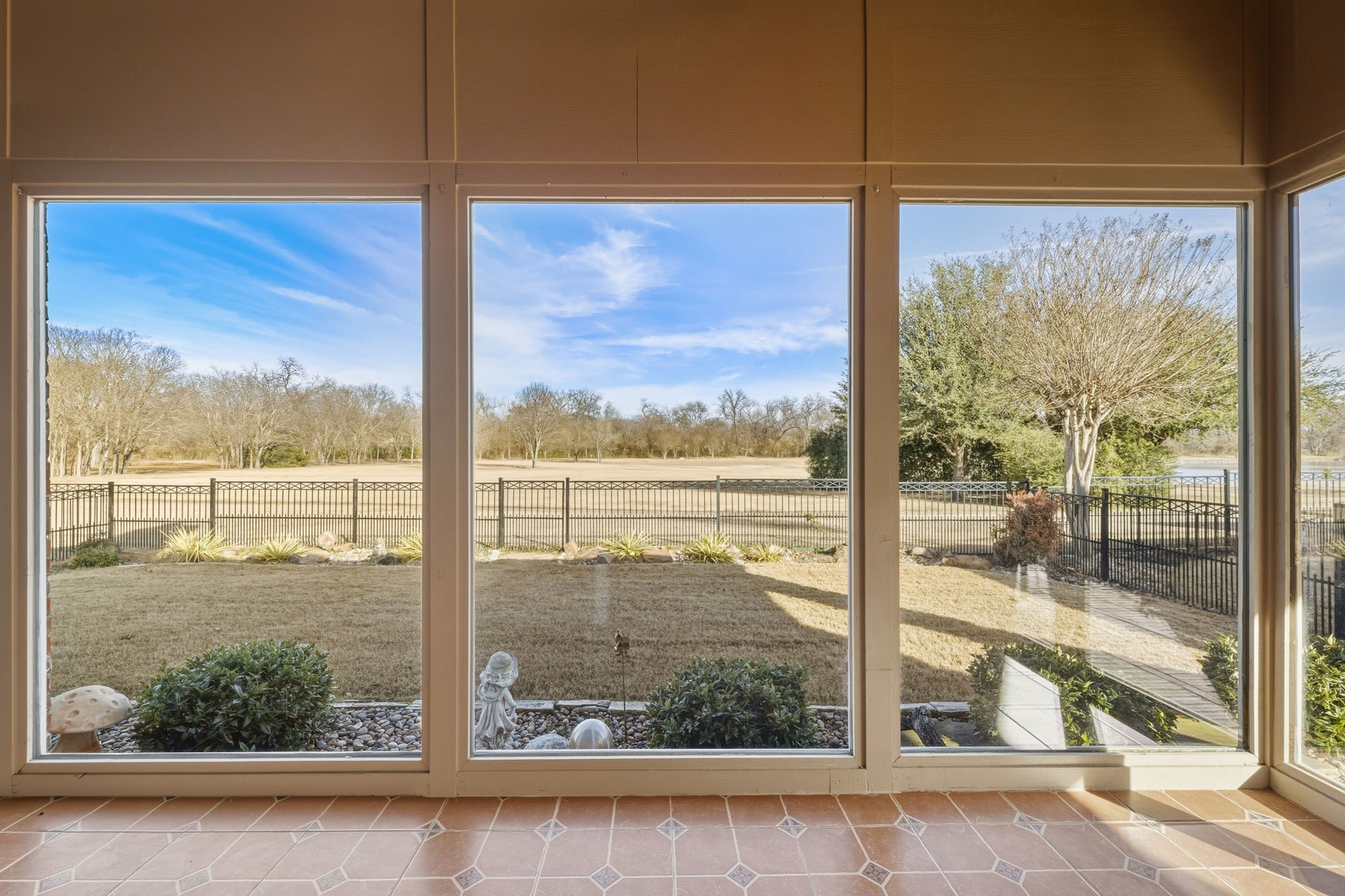 932 Winged Foot Drive