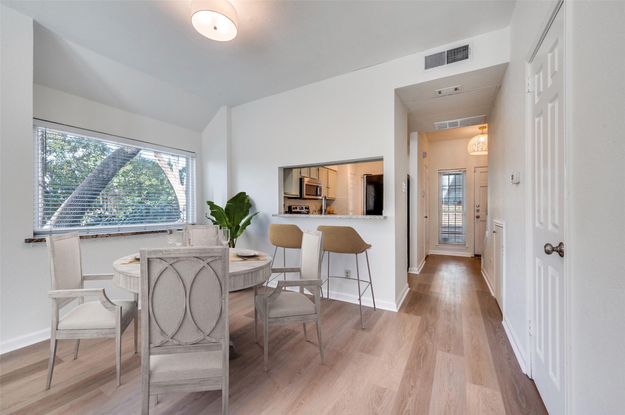 9910 Royal Lane 208