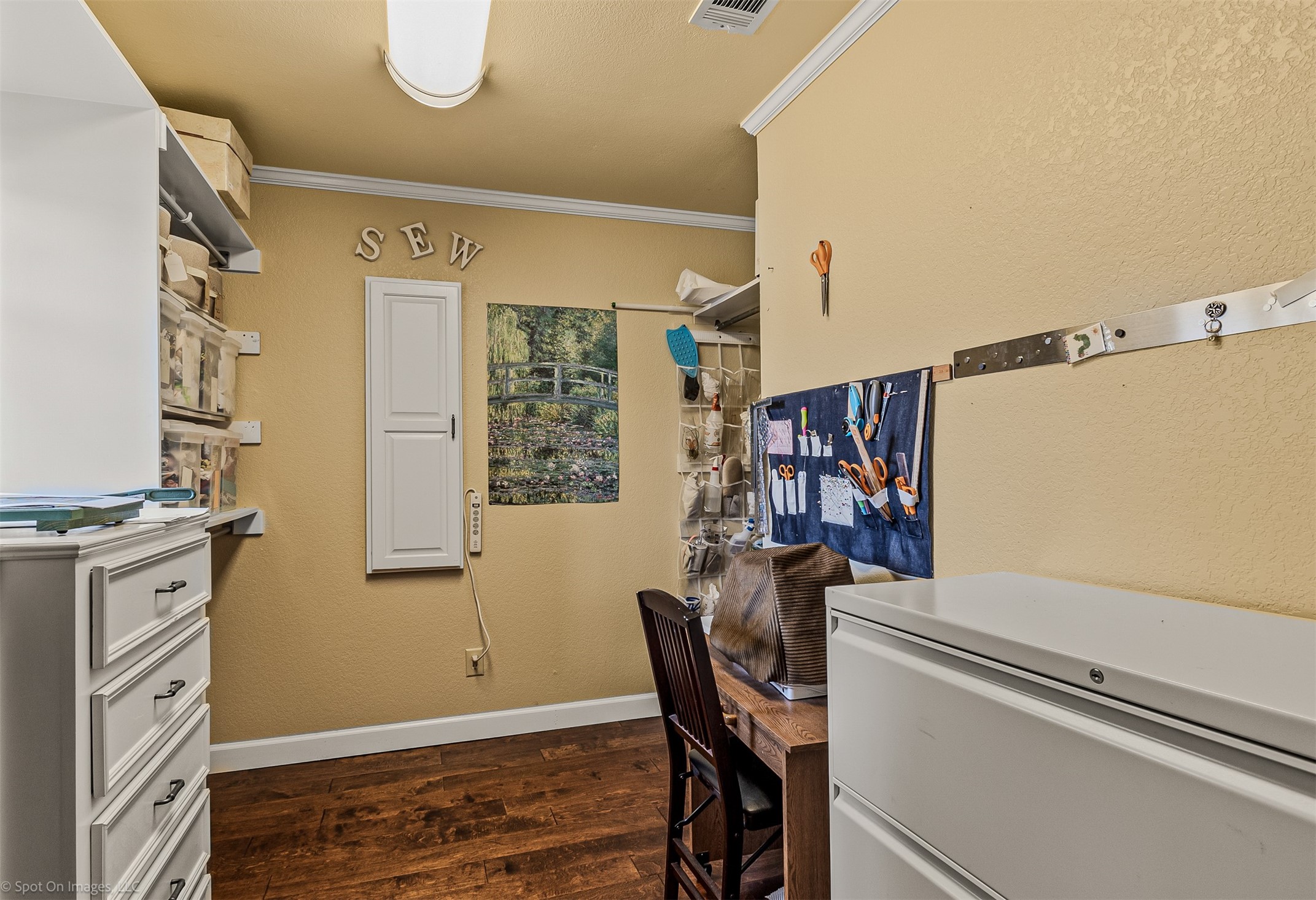 3704 Queenswood Place