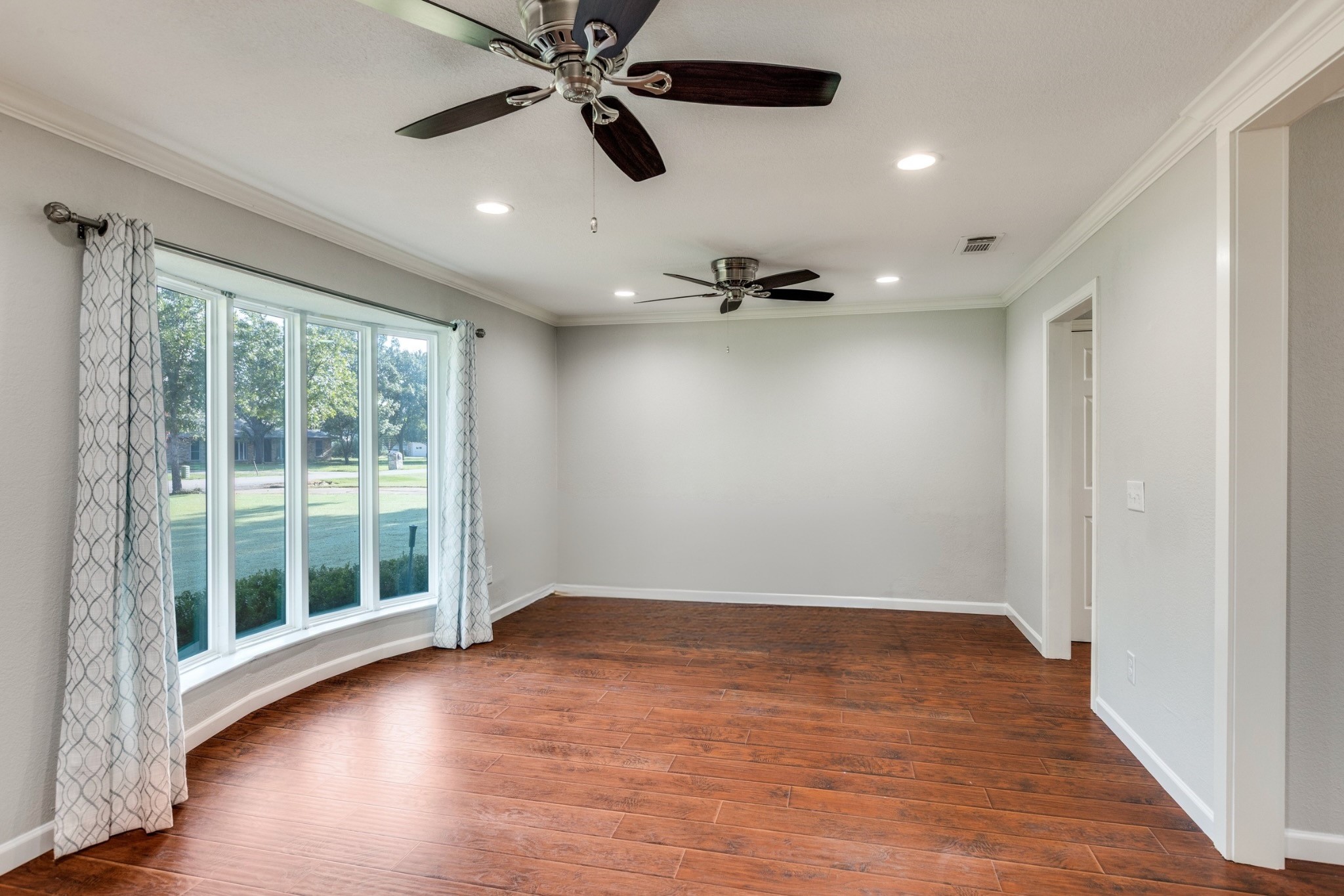 5404 Elisa Lane