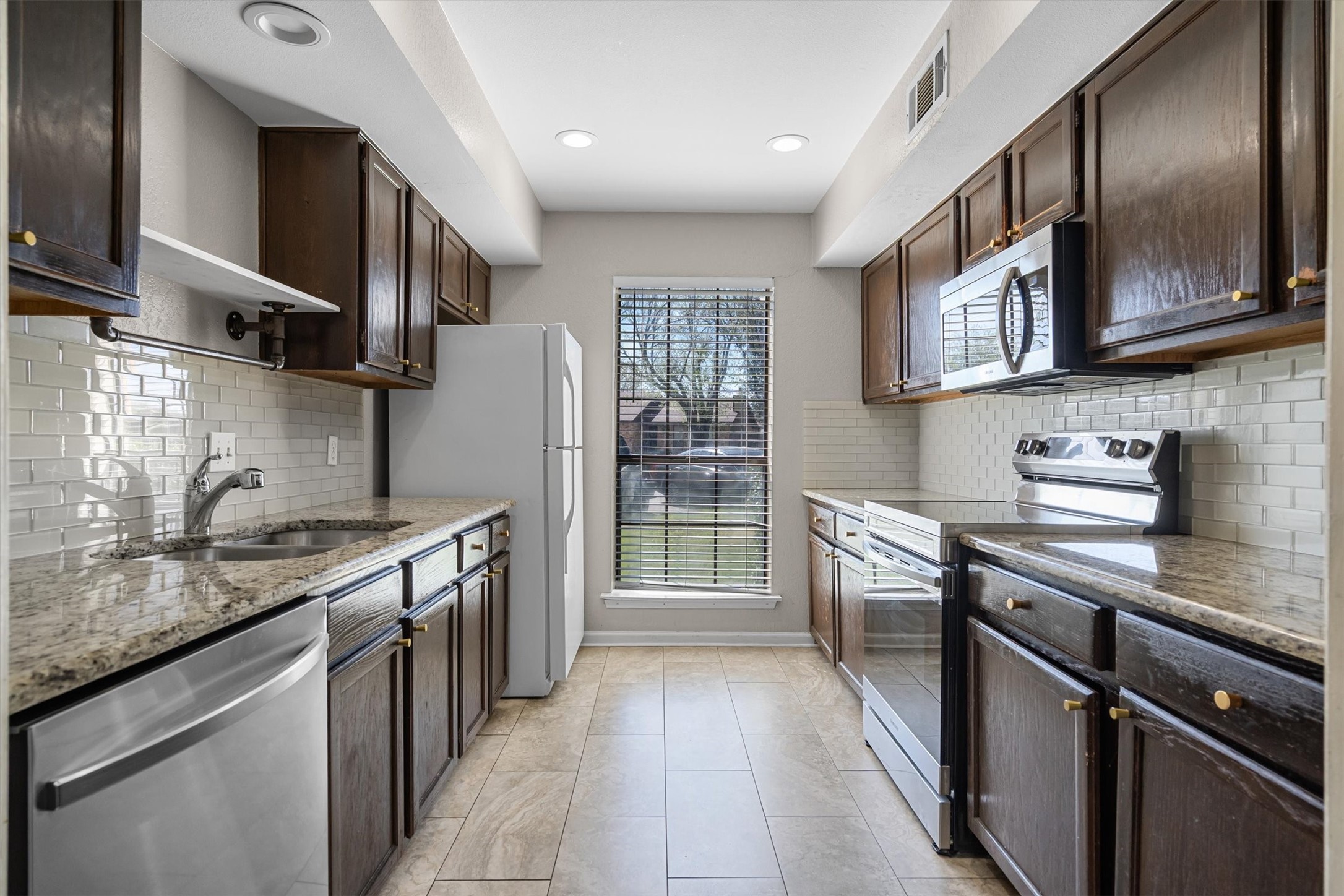 710 Peach Court