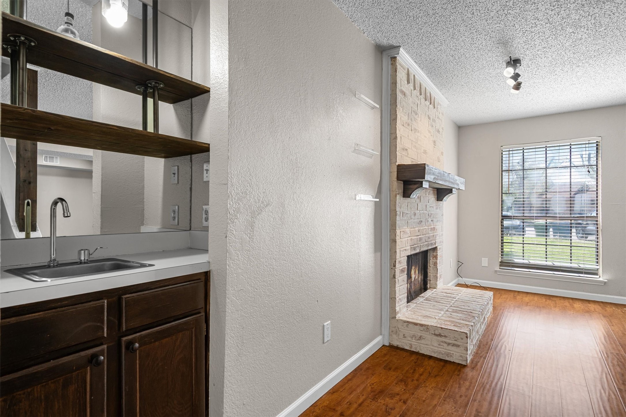 710 Peach Court