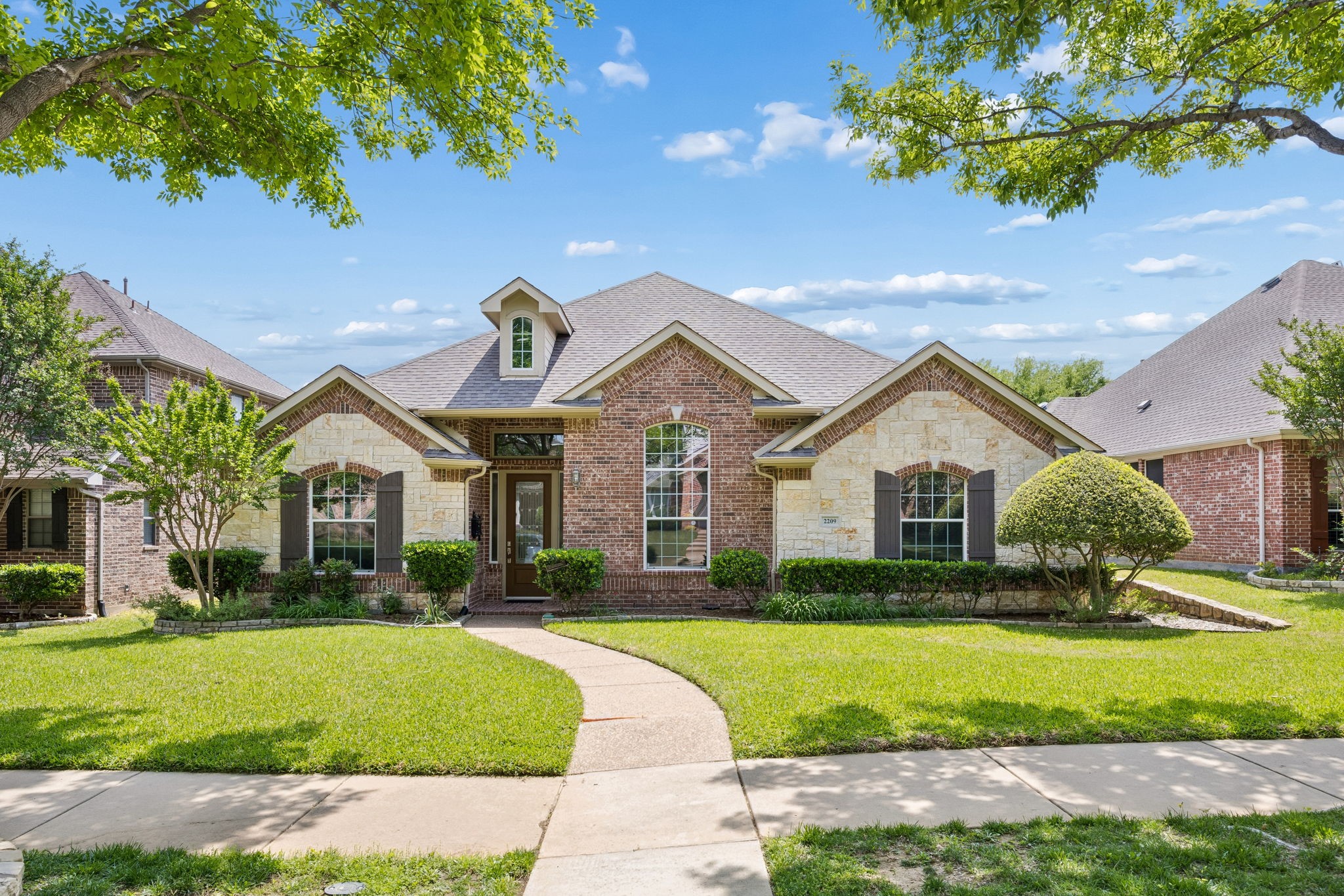 2209 Stonehenge Lane