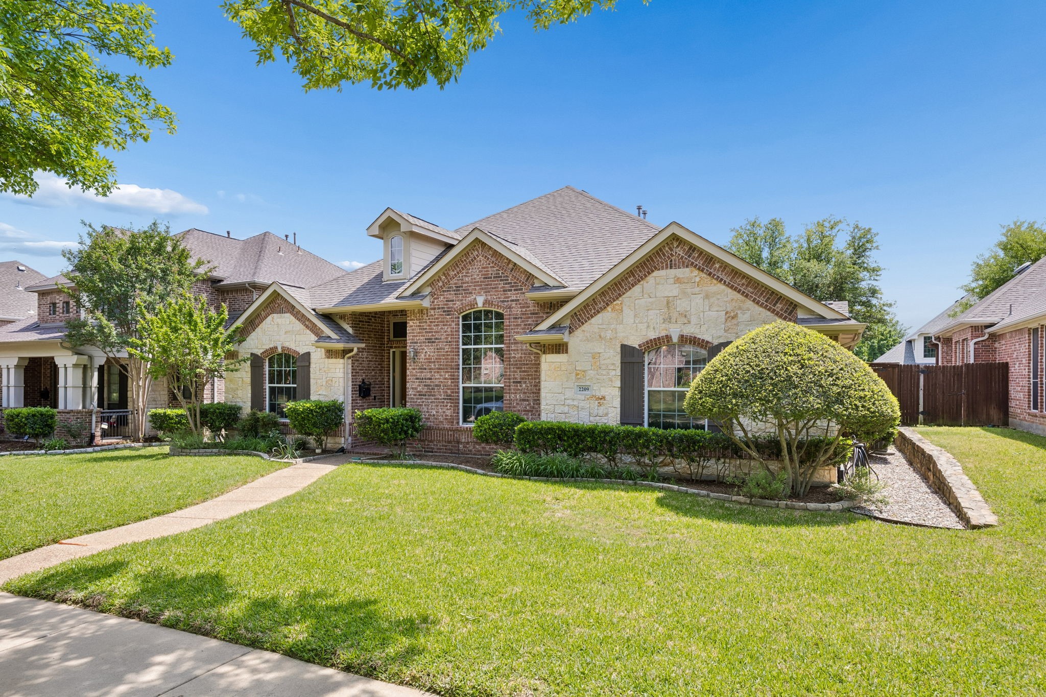 2209 Stonehenge Lane