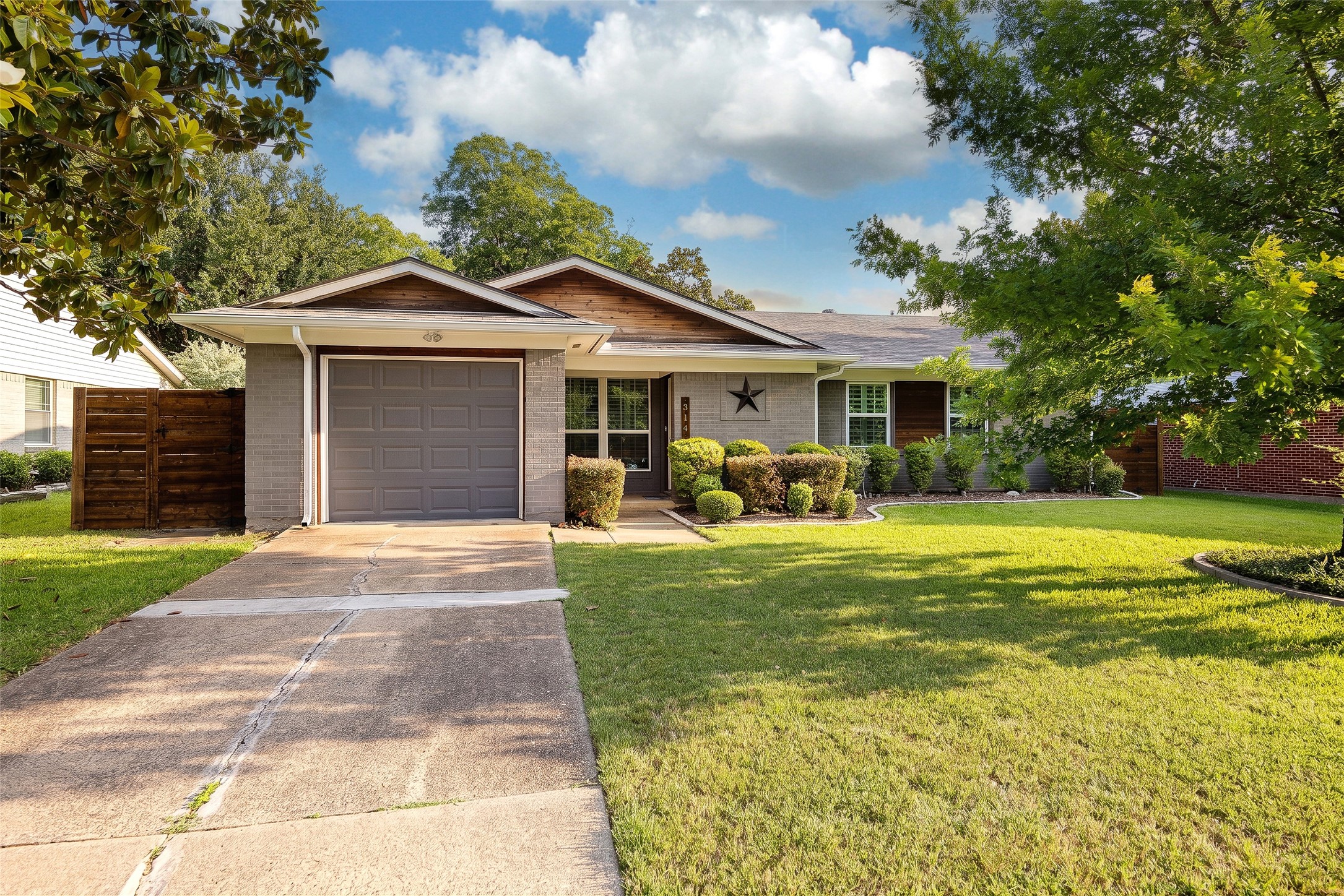 314 N Cottonwood Drive