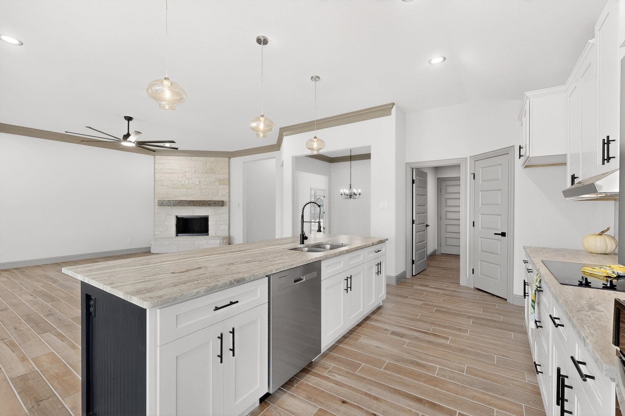 906 Maxine Drive
