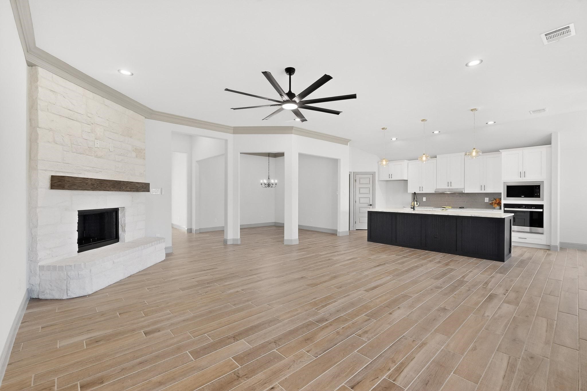 906 Maxine Drive
